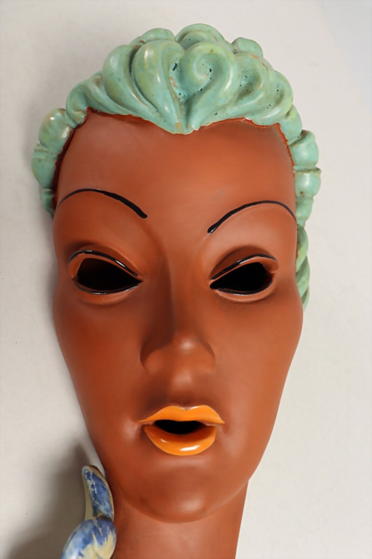 Art Déco Wandmaske / An Art Deco wall mask, Keramos, Wien, um 1925 - Image 2 of 6