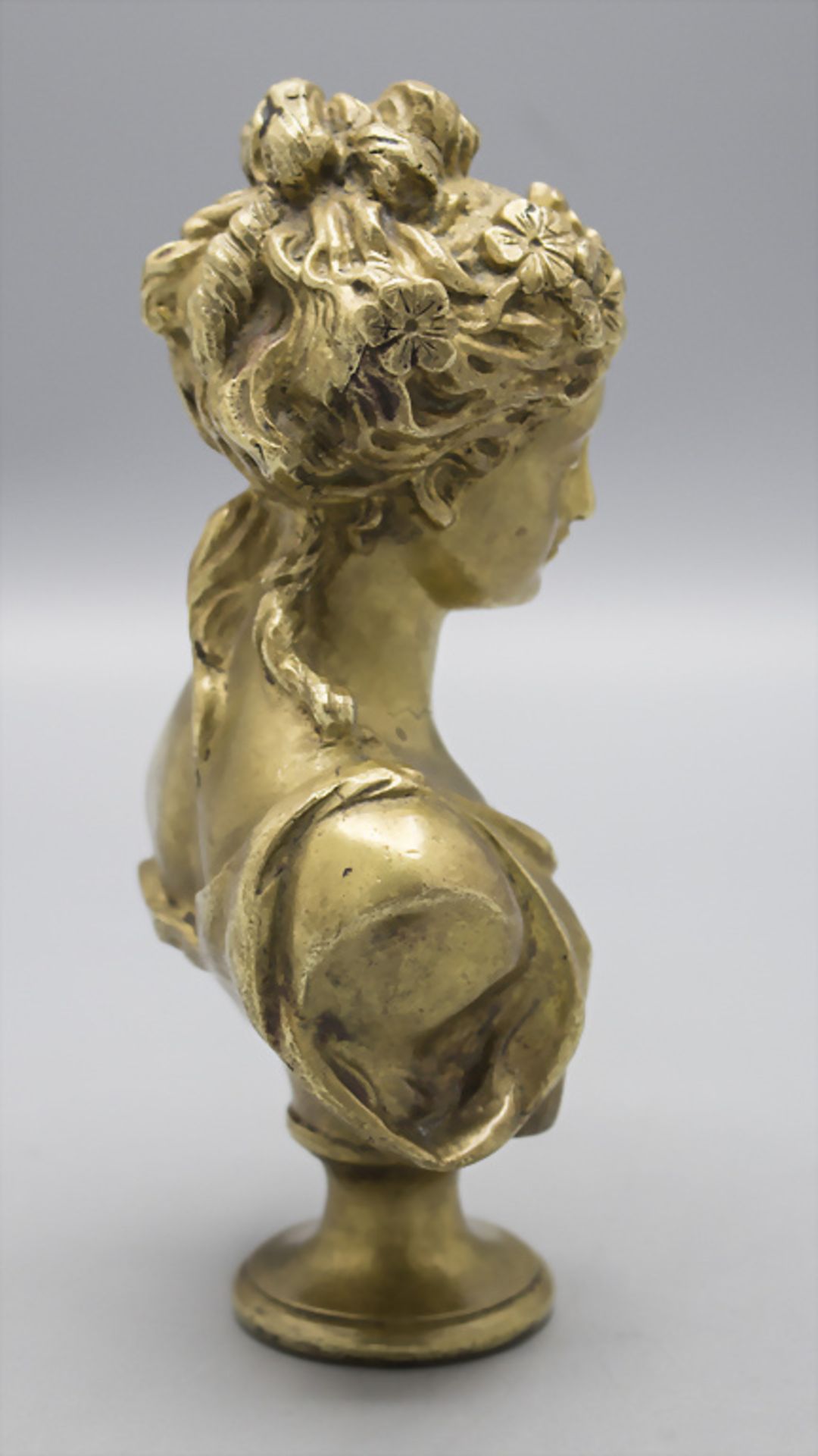 Bronzebüste einer jungen Frau / A bronze bust of a young woman, Frankreich, 19. Jh. - Bild 4 aus 5