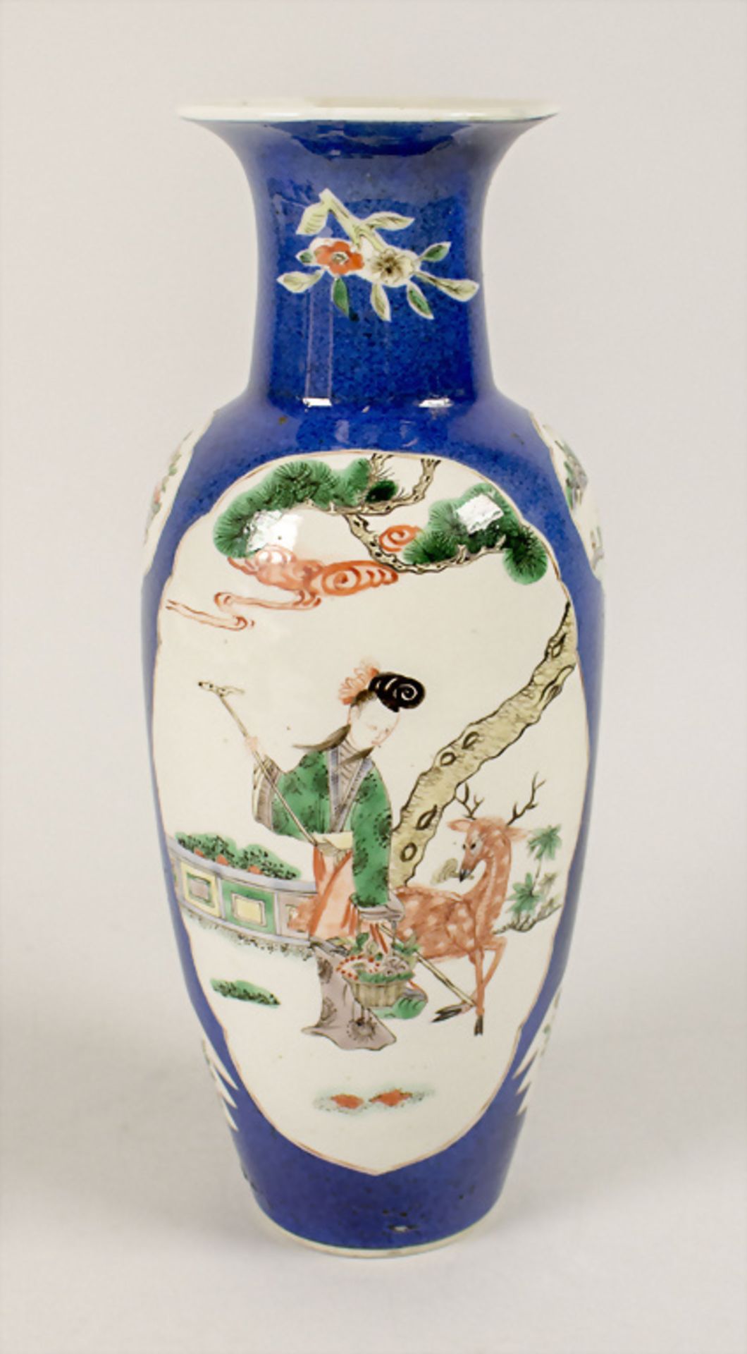 Ziervase / A decorative vase, China, Qing Dynastie (1644-1911), gemarkt Kangxi ( 1662-1722)