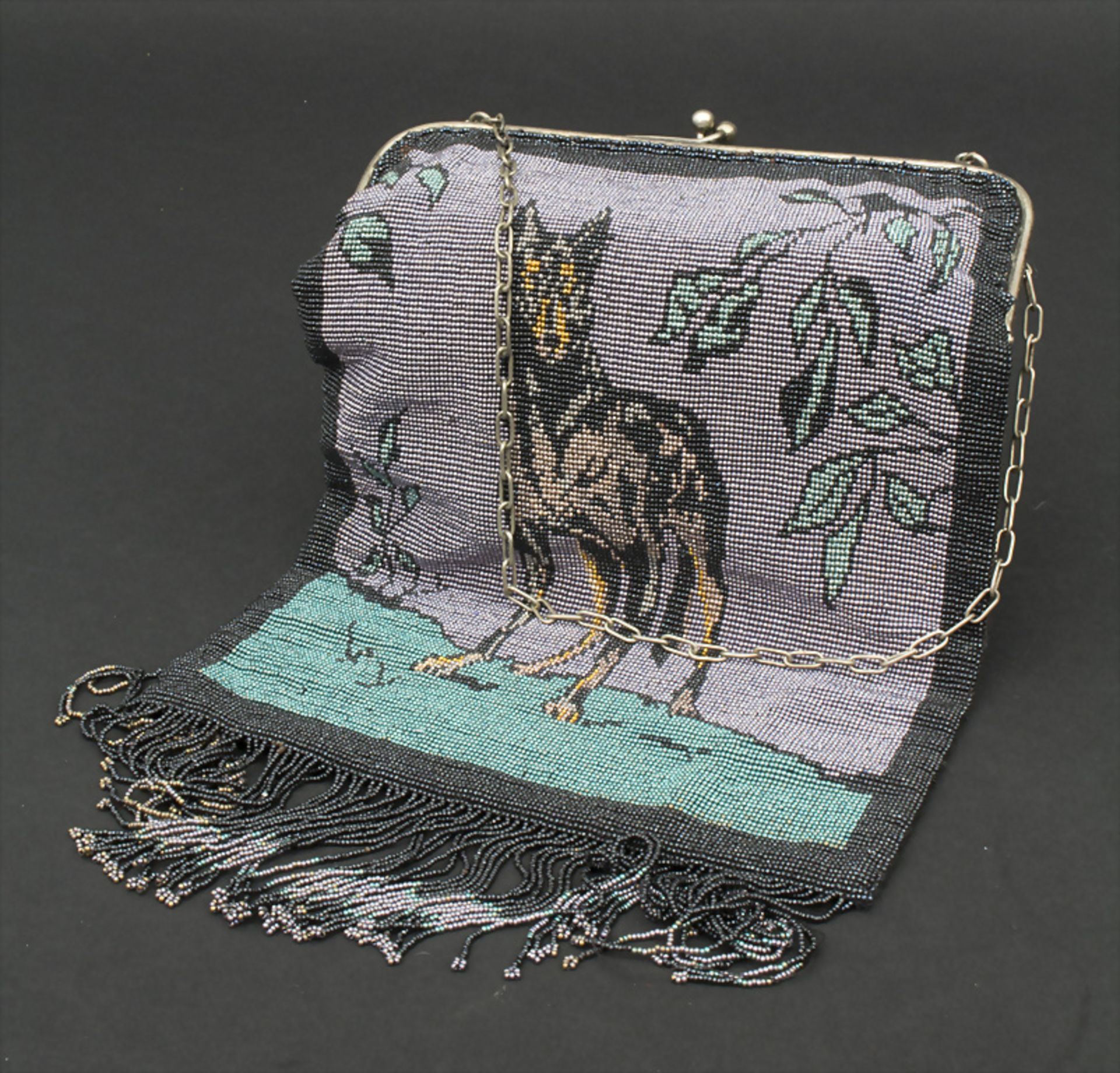 Jugendstil Perlen-Abendtasche mit Doberman / An Art Nouveau evening clutch with a doberman, um 1910 - Image 2 of 2