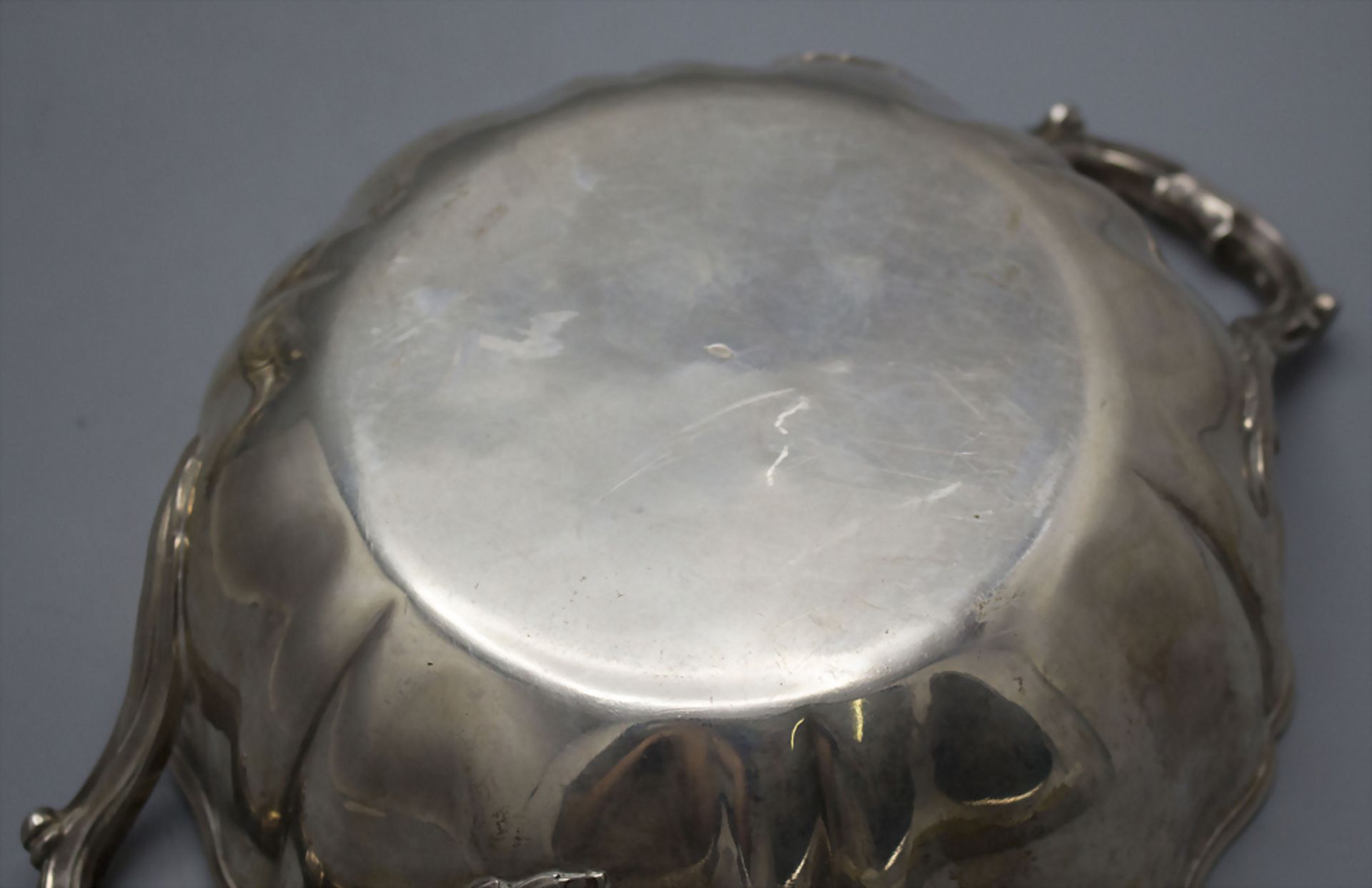 Gemüseterrine / Légumiere / A silver vegetable tureen, Emile Hugo, Paris nach 1839 - Image 3 of 5