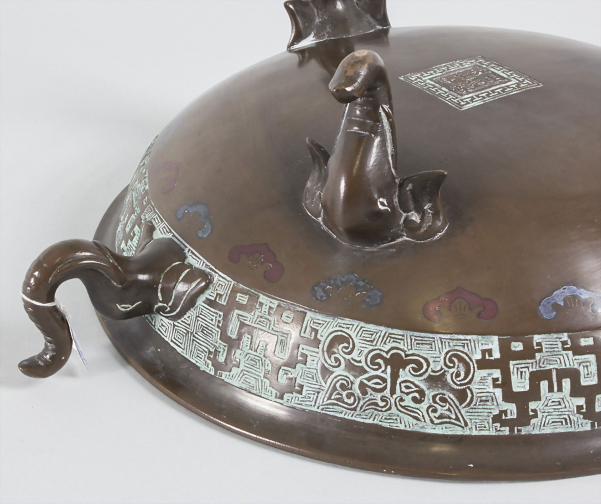 Große Zierschale / A large decorative bowl, China, Qing Dynastie (1644-1911), 18./19. Jh. - Bild 7 aus 10