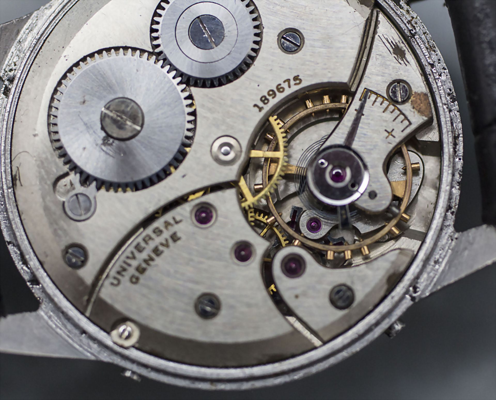 Armbanduhr mit Kalender / A wristwatch with calendar, Universal Geneve, um 1950 - Image 5 of 7