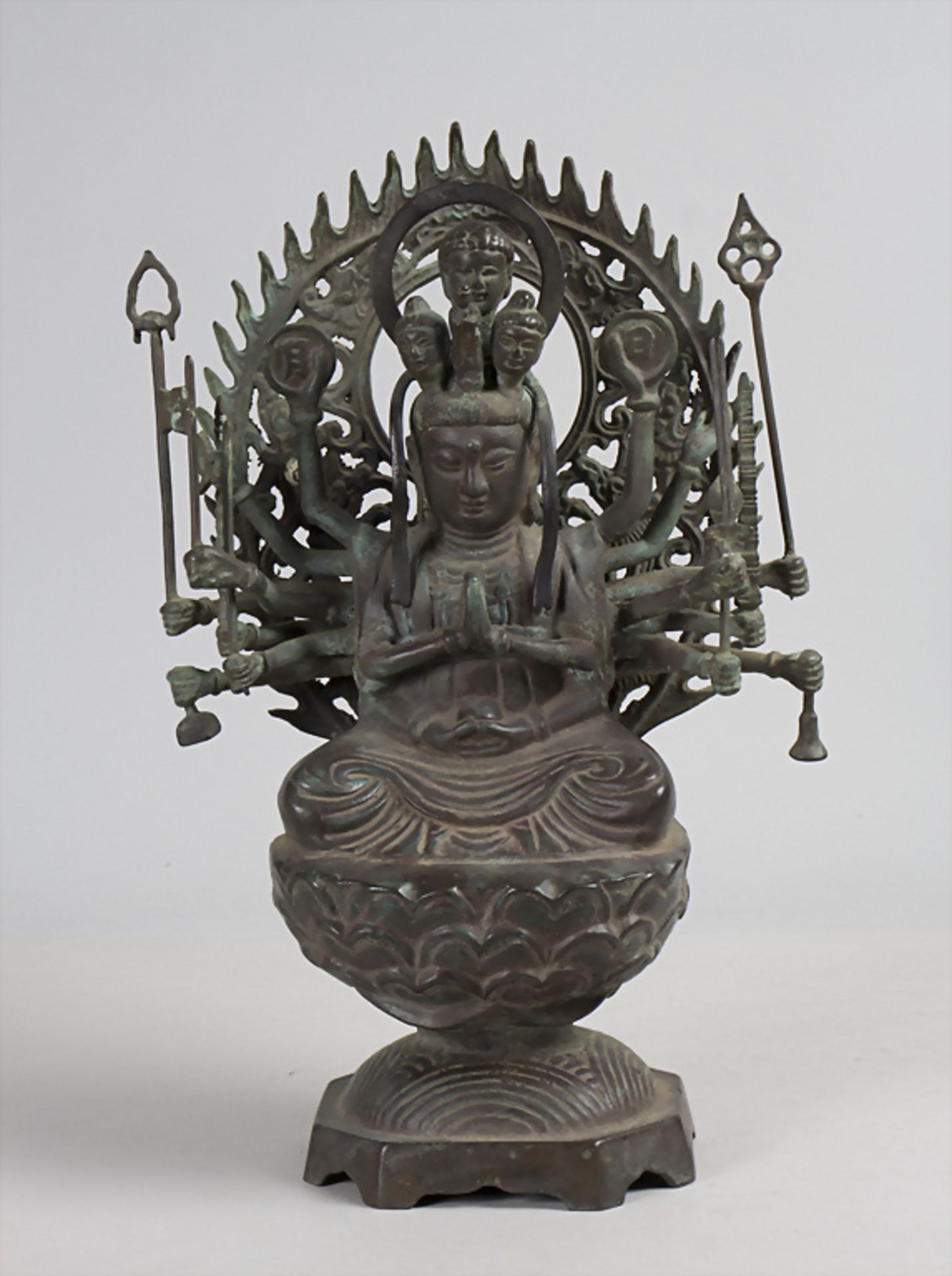 Bronzeplastik der Göttin 'Avalokiteshvara-Guhyasamaja' / A bronze figure ...