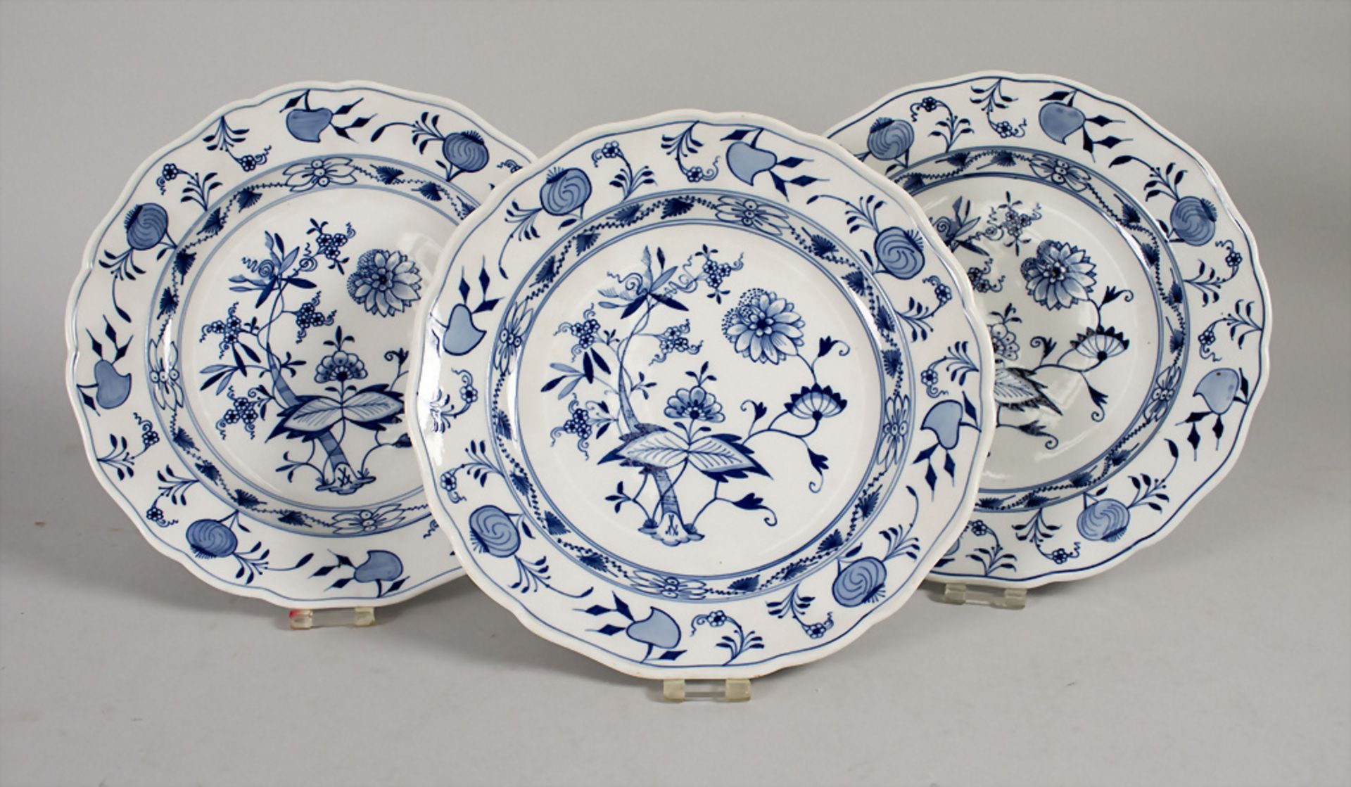 3 Speiseteller mit Zwiebelmuster / 3 dinner plates with Onion pattern, Meissen, 2. Hälfte 19. Jh.