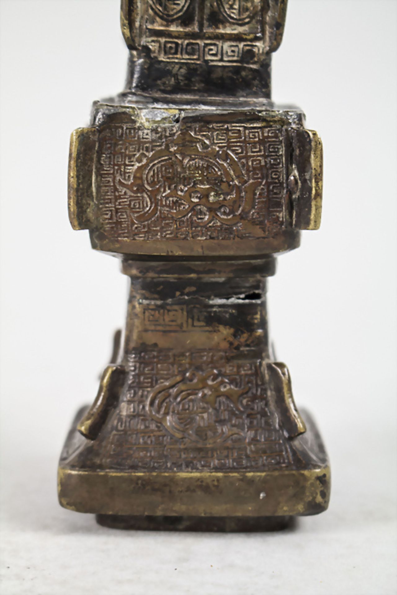 Vierkantvase aus Bronze / A square bronze vase, China, 17. Jh. - Image 2 of 3