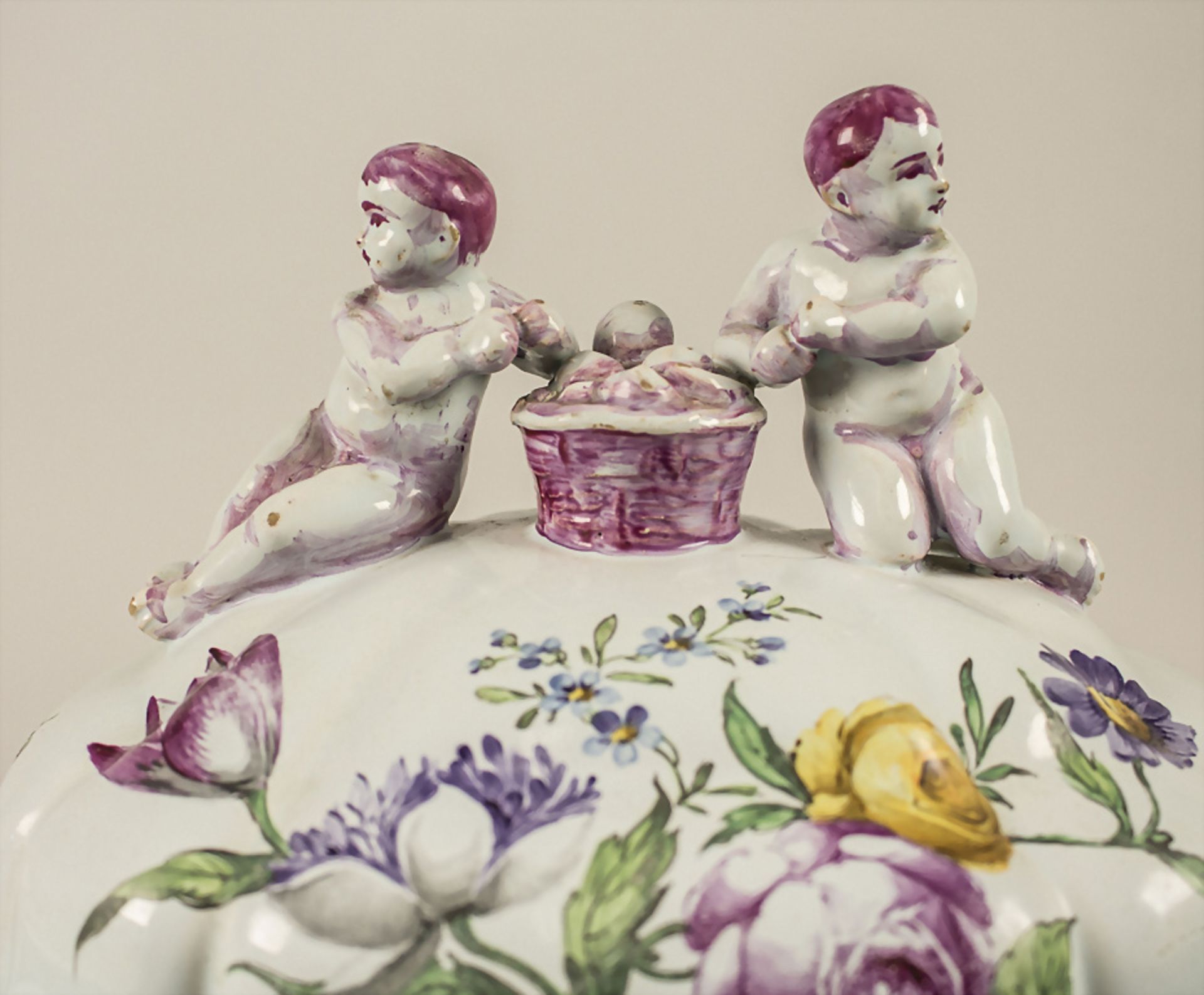 Fayence-Deckelterrine / A faience lidded tureen, Frankreich, Niederweiler, um 1770/80 - Image 8 of 8