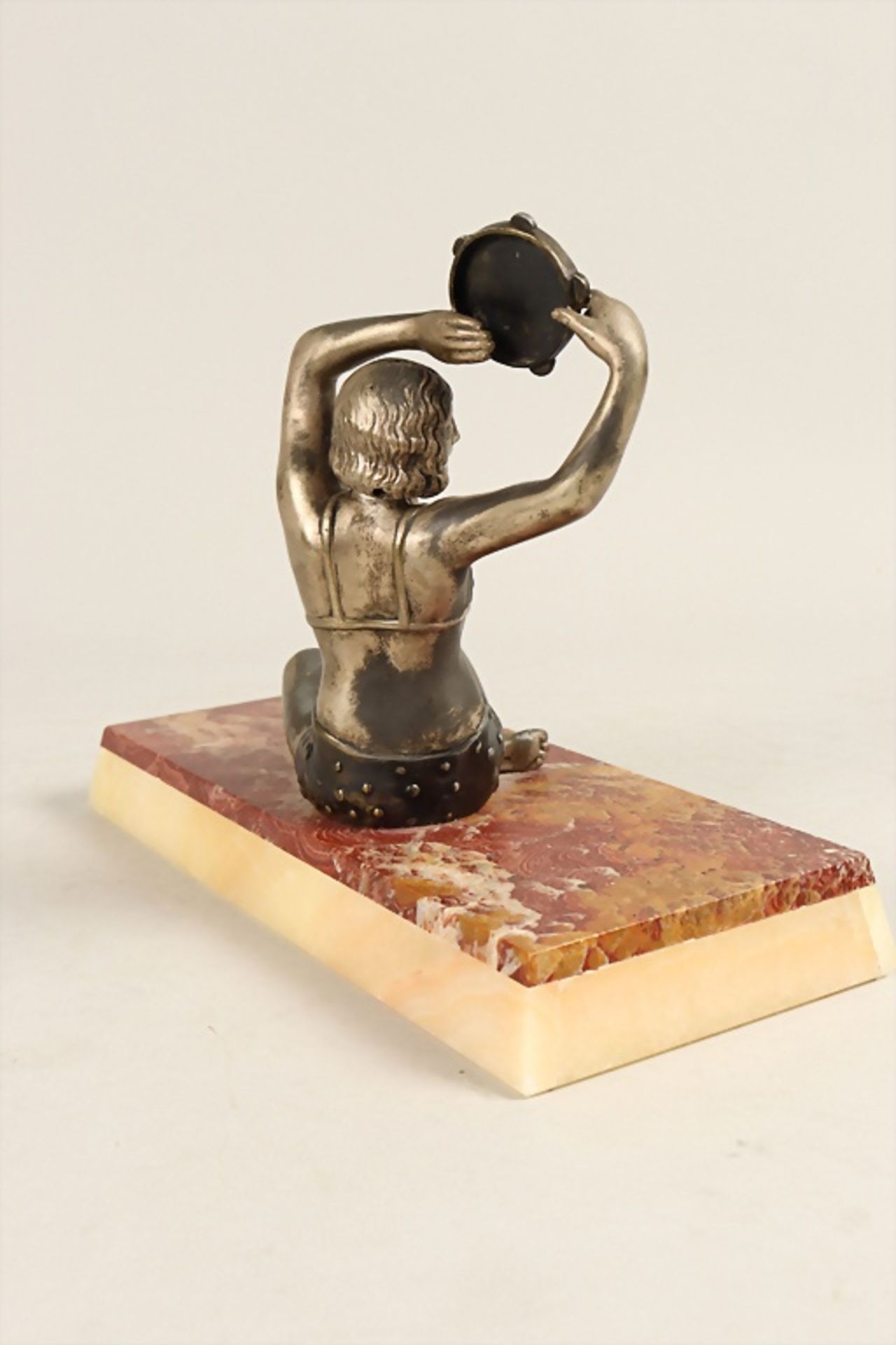 Art Déco Skulpture Tänzerin mit Tambourin / An Art Deco sculpture of a female dancer with a ... - Bild 5 aus 6