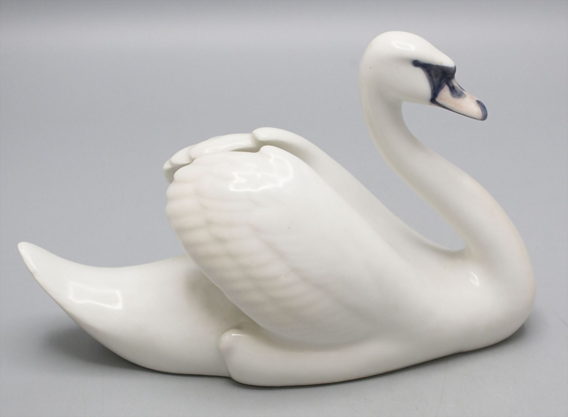 Schwan / A swan, Erik Nielsen, Royal Copenhagen, 1. Hälfte 20. Jh. - Image 2 of 4
