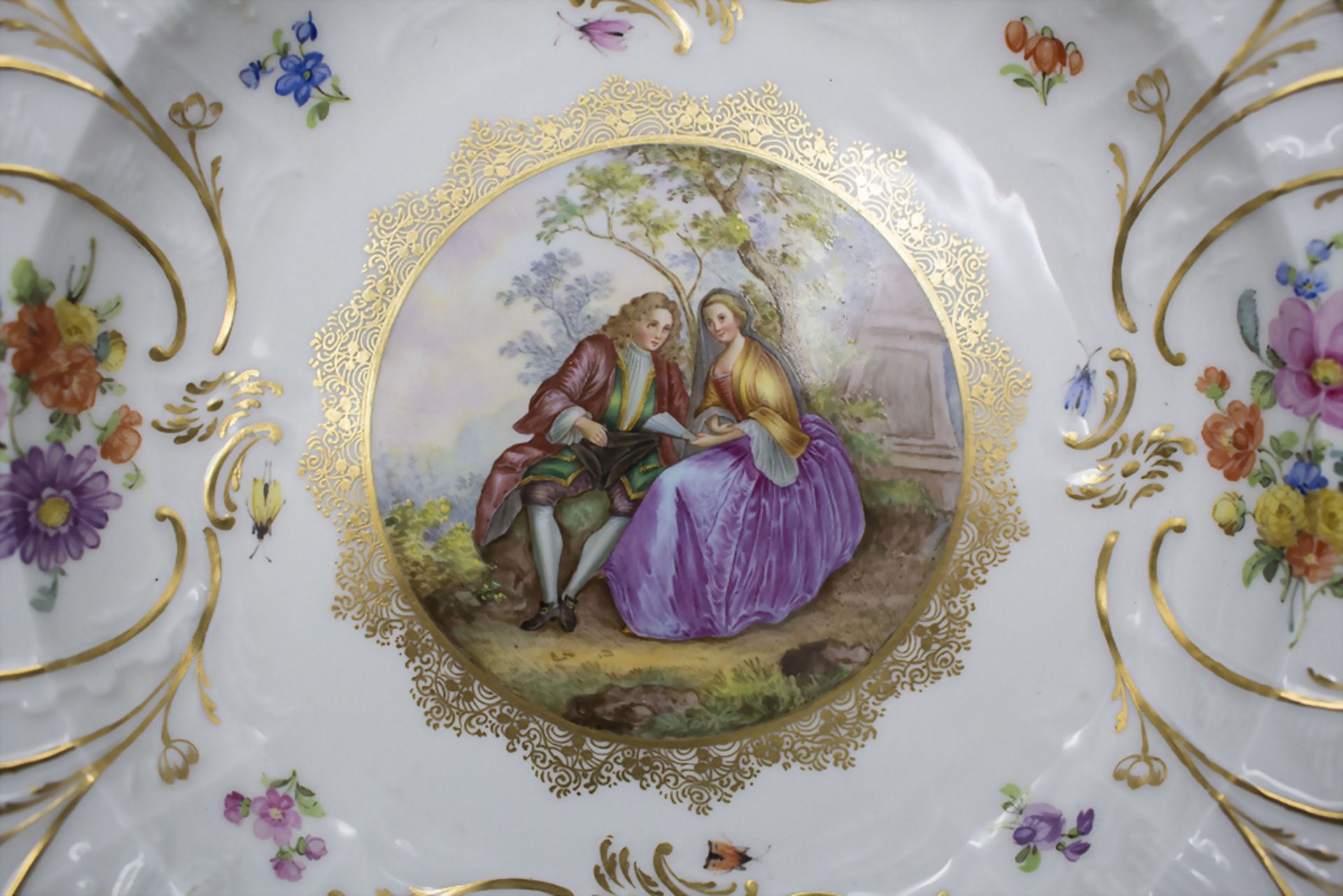 Tiefer Teller mit feiner galanten Szene / A soup plate with a very fine Watteau scene, ... - Image 2 of 3
