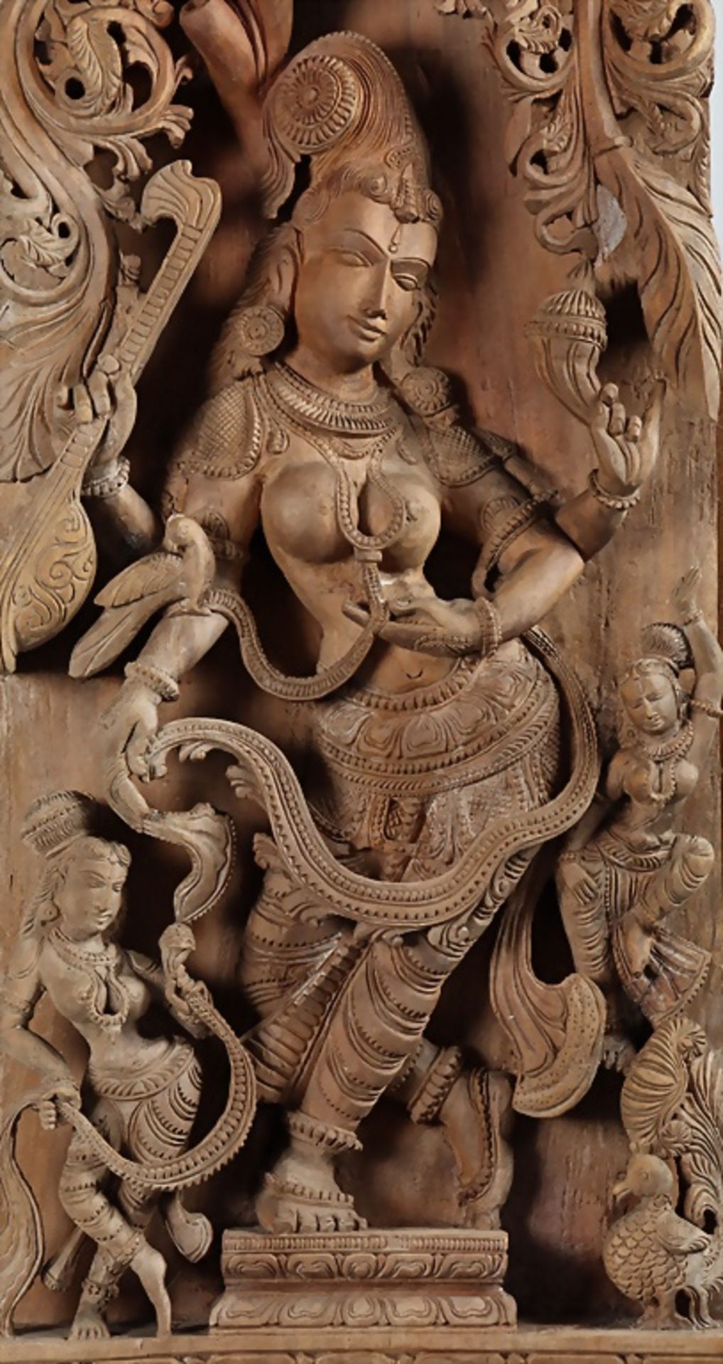 Holzstele einer indischen Göttin / A wooden pillar of an Indian goddess, 19./20. Jh. - Bild 2 aus 7