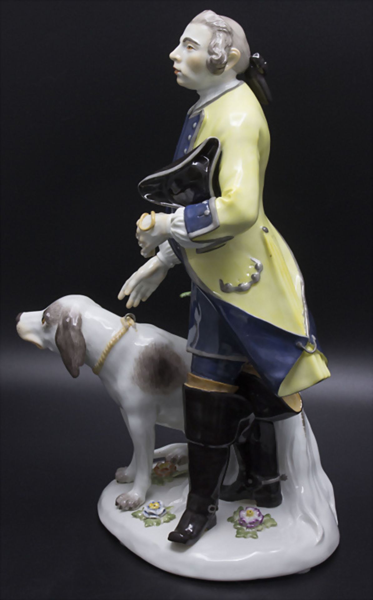 Hofjäger Johann Georg Wentzel mit Jagdhund / Royal hunter with dog, J.J. Kaendler, Meissen, um 1880 - Image 2 of 11