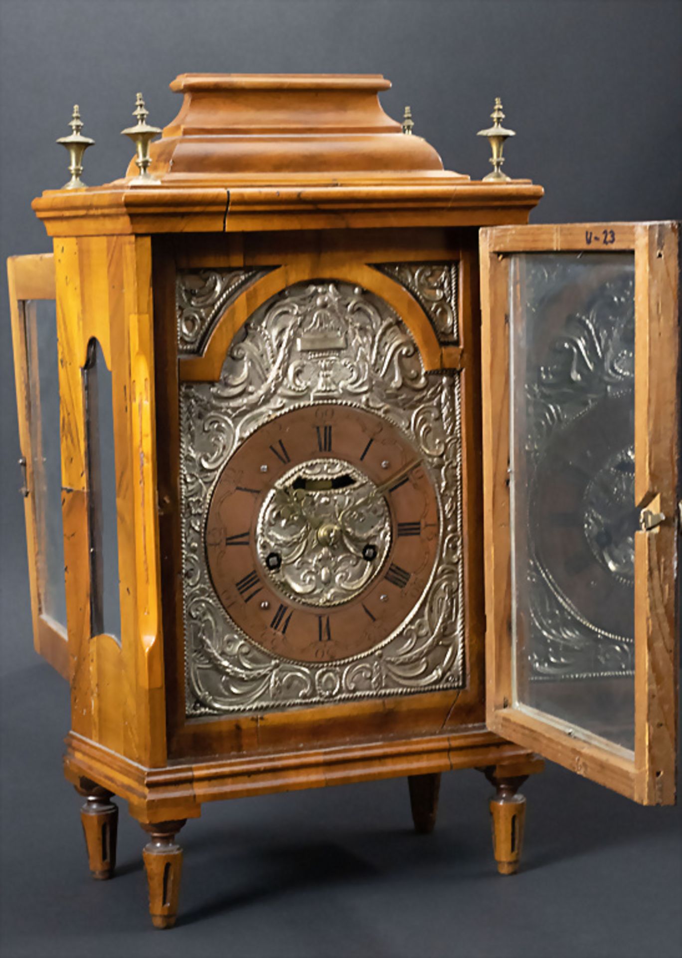 Louis-Seize-Kaminuhr / A Louis-Seize mantle clock, deutsch, um 1770 - Image 3 of 5