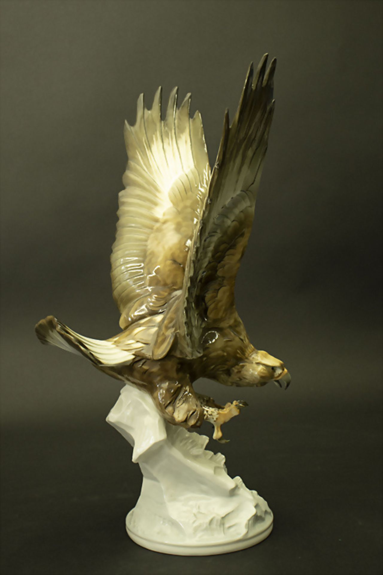 Vogelfigur 'Steinadler' / A figure of a golden eagle, Hutschenreuther, Kunstabteilung Selb, 2. ... - Bild 3 aus 10