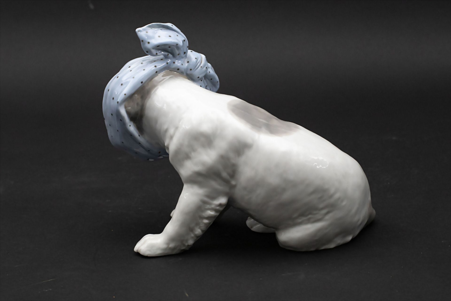 Figur 'Hund mit Zahnschmerzen' / A figure of a dog with toothache, Porzellanmanufaktur Lichte, ... - Image 4 of 6