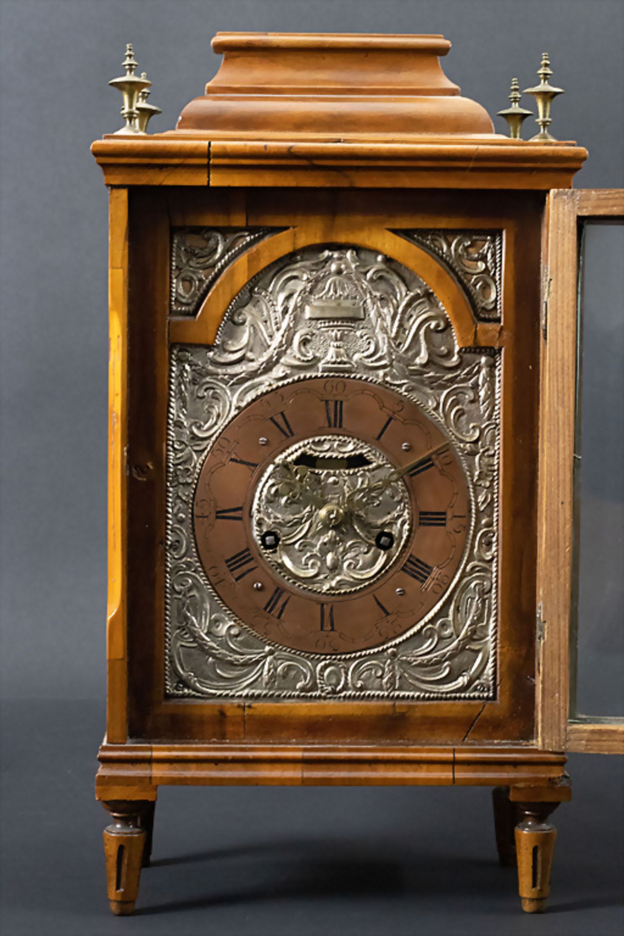 Louis-Seize-Kaminuhr / A Louis-Seize mantle clock, deutsch, um 1770
