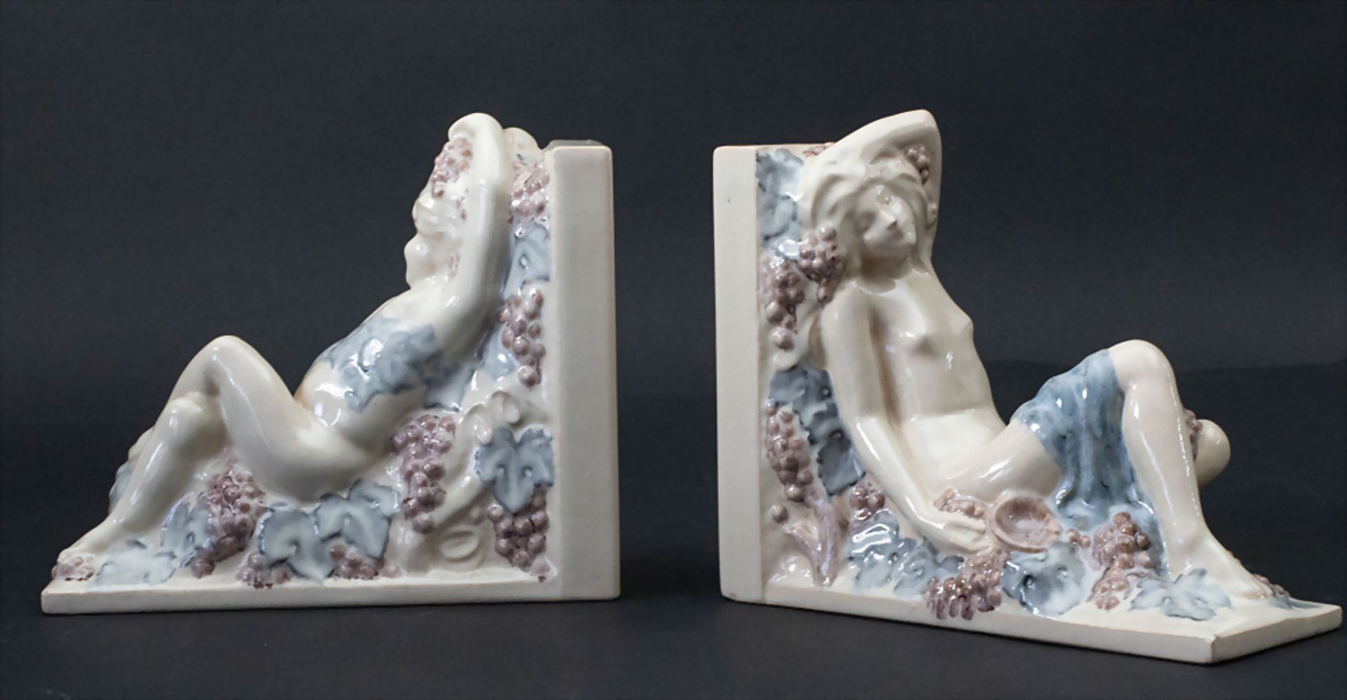 Paar Jugendstil Buchstützen 'Putto mit Weinreben' / A pair of Art Nouveau ceramic bookends ... - Image 2 of 9