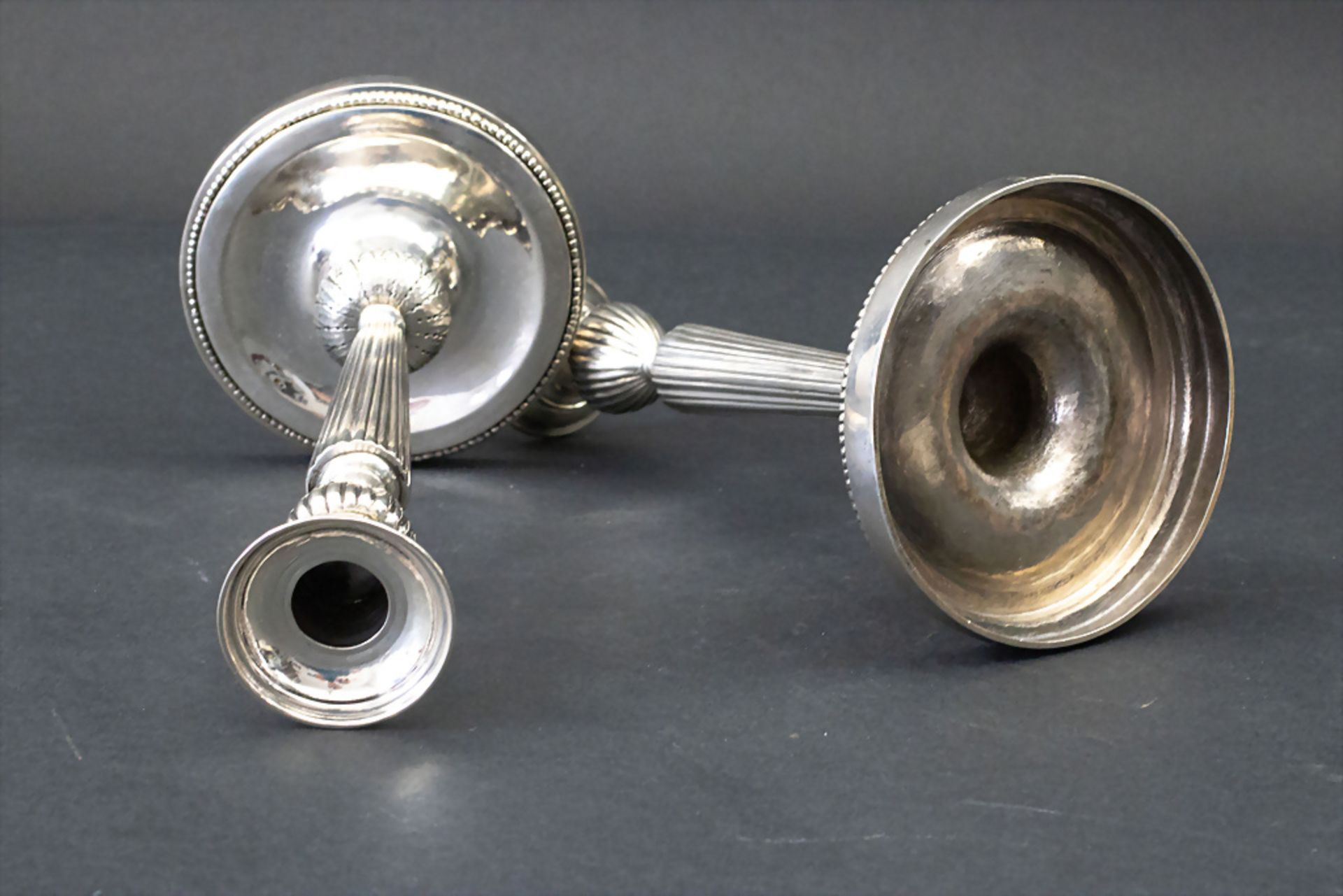 Paar Louis-Seize Kerzenleuchter / A pair of silver candlesticks, Sigismundus Birk sen., ... - Image 4 of 5