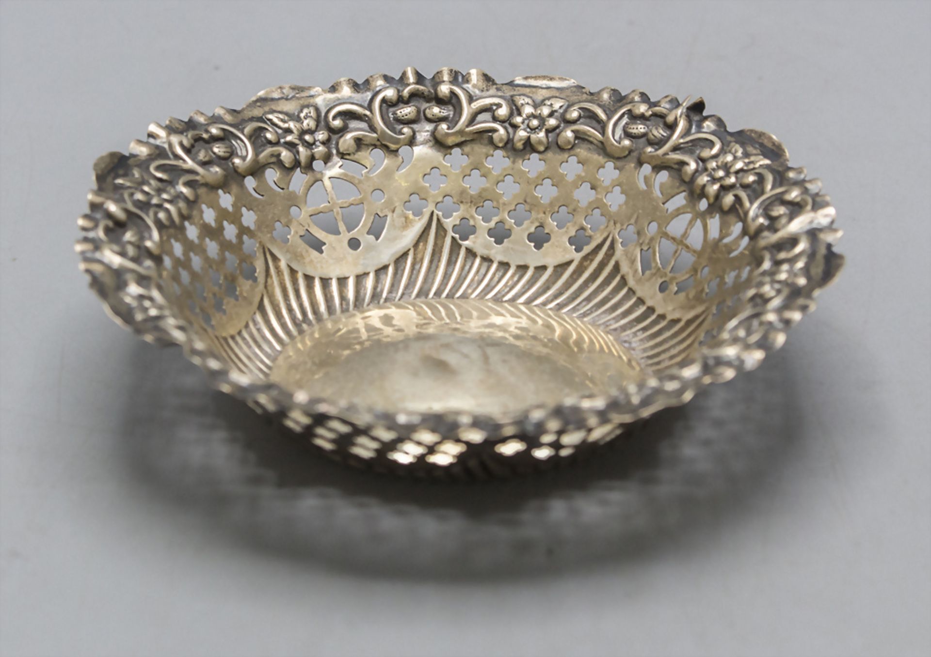 Kleine Korbschale / A small Sterling silver basket bowl, George Nathan & Ridley Hayes, ...