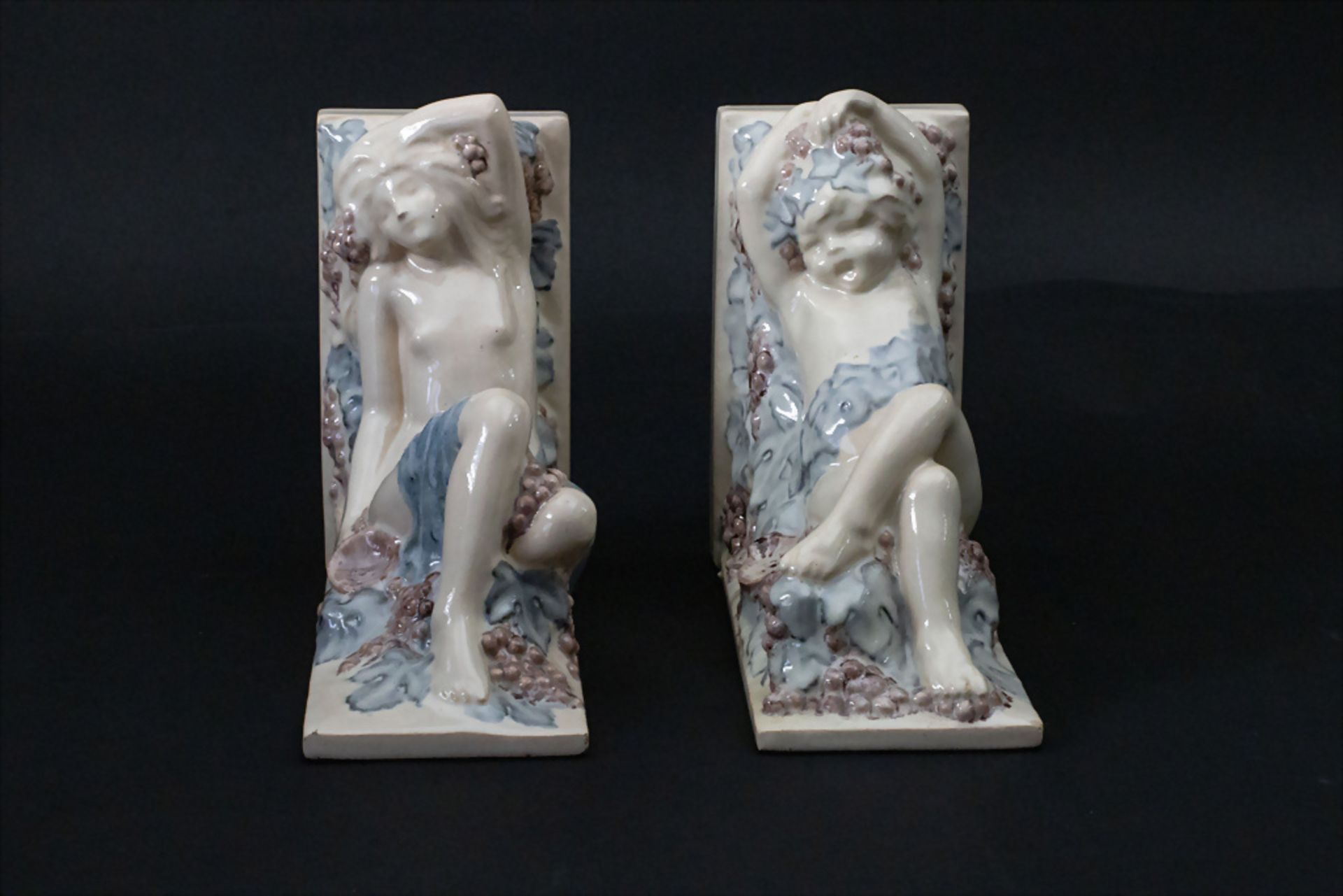 Paar Jugendstil Buchstützen 'Putto mit Weinreben' / A pair of Art Nouveau ceramic bookends ... - Image 6 of 9