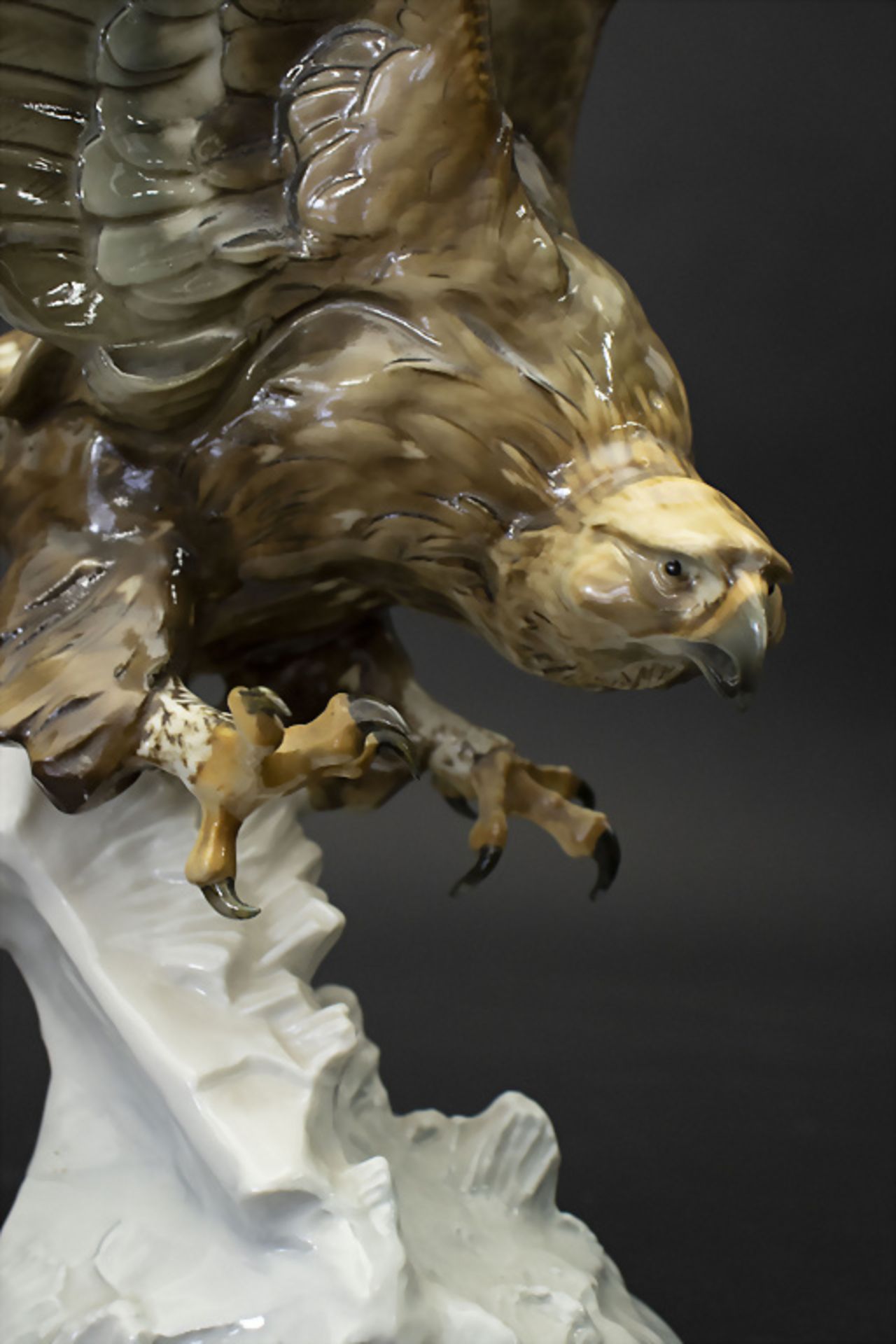 Vogelfigur 'Steinadler' / A figure of a golden eagle, Hutschenreuther, Kunstabteilung Selb, 2. ... - Bild 2 aus 10