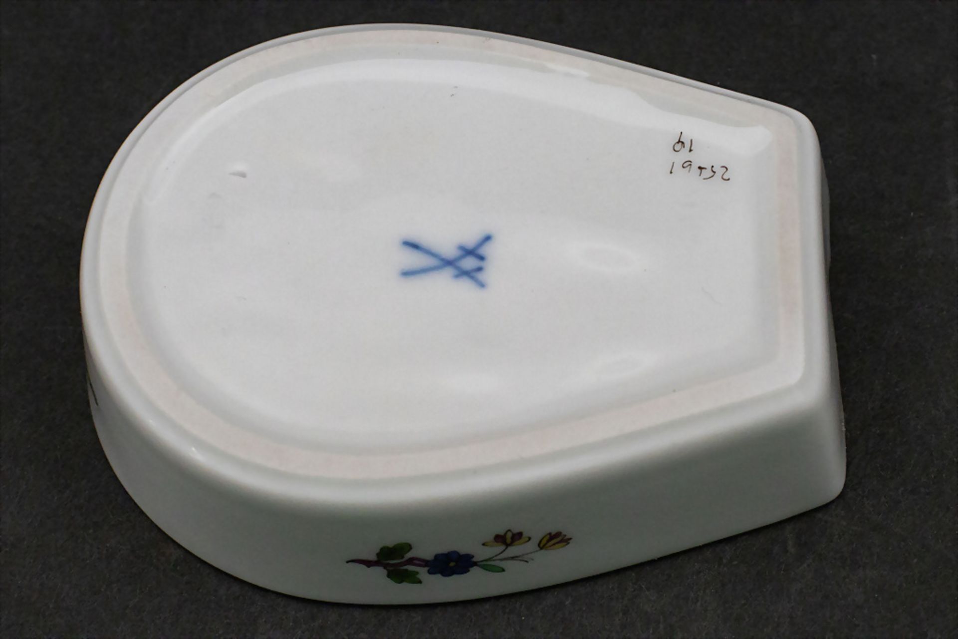 Ascher oder Löffelablage 'Chinesischer Schmetterling' / An ashtray or spoon rest with a ... - Bild 4 aus 5