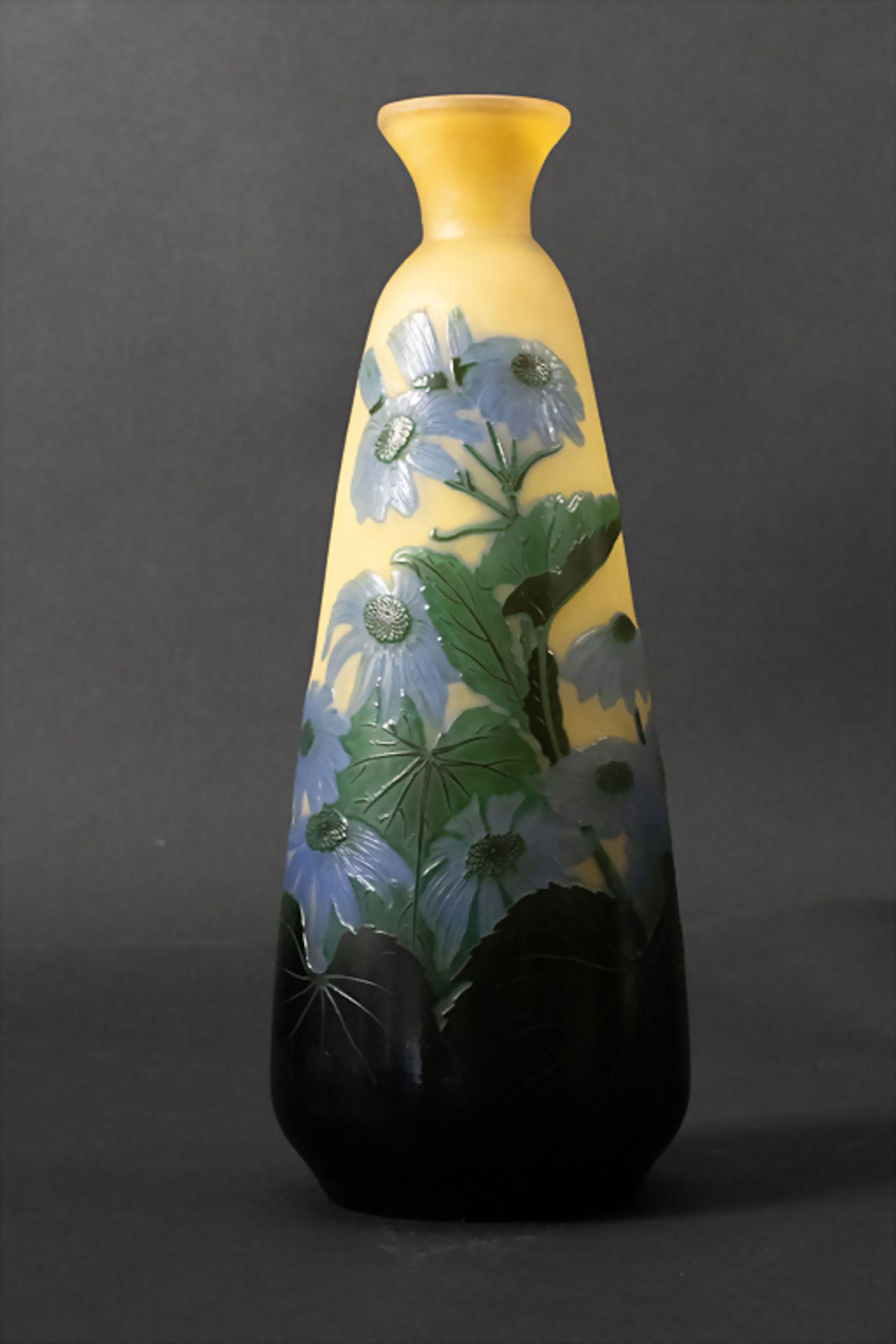 Jugendstil Vase / An Art Nouveau cameo glass vase, Emile Gallé, École de Nancy, um 1905