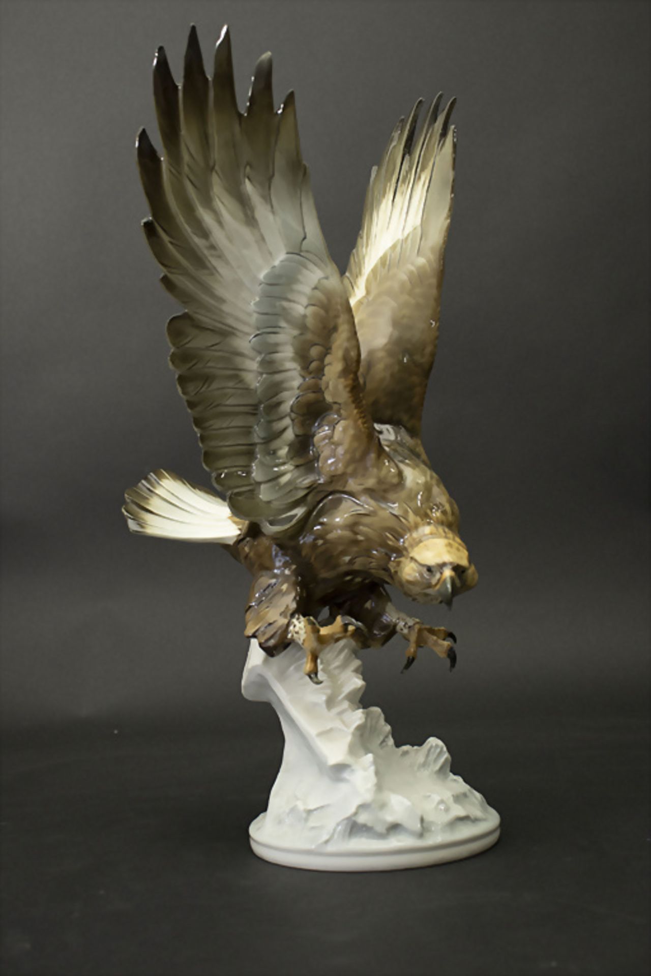 Vogelfigur 'Steinadler' / A figure of a golden eagle, Hutschenreuther, Kunstabteilung Selb, 2. ...