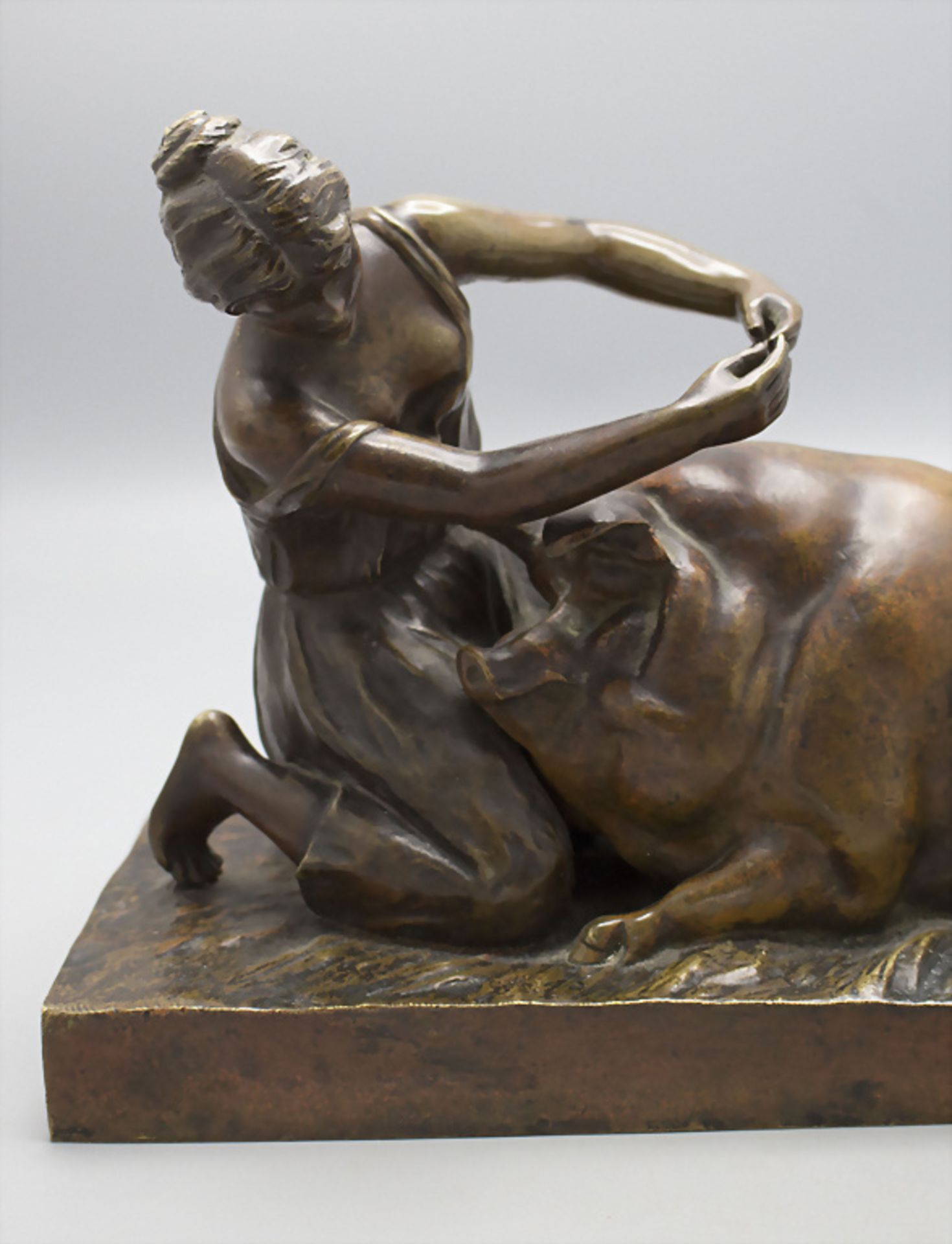 Plastik 'Mädchen mit Eber' / A figure 'A girl with a boar', Hercule?, Frankreich, um 1900 - Image 6 of 7