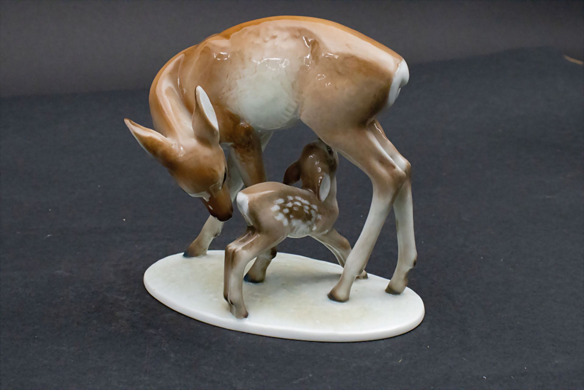 Reh mit Rehkitz / A deer with a fawn, Rudolf Rempel, Rosenthal, Selb, um 1937 - Image 6 of 7