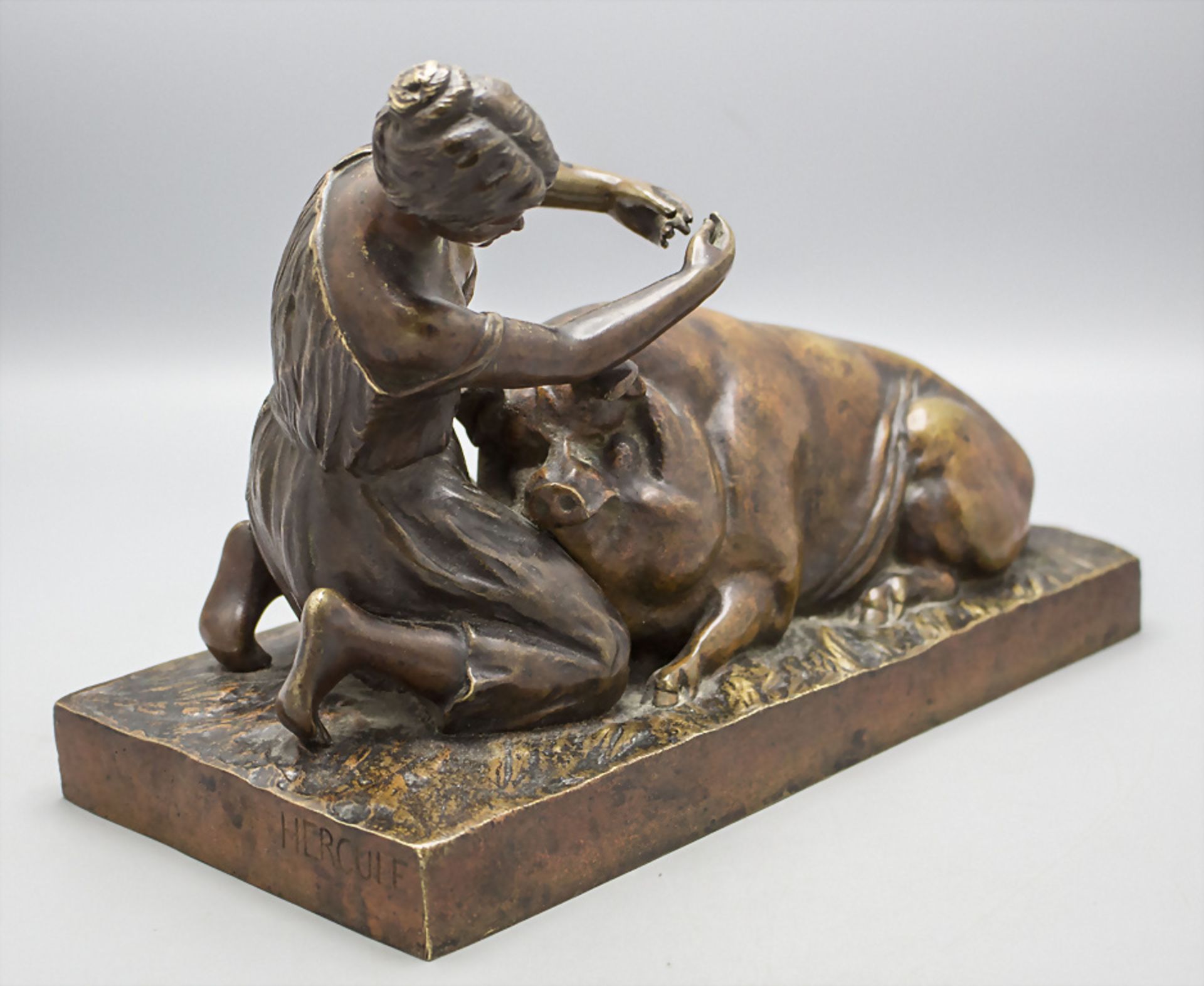 Plastik 'Mädchen mit Eber' / A figure 'A girl with a boar', Hercule?, Frankreich, um 1900 - Image 4 of 7