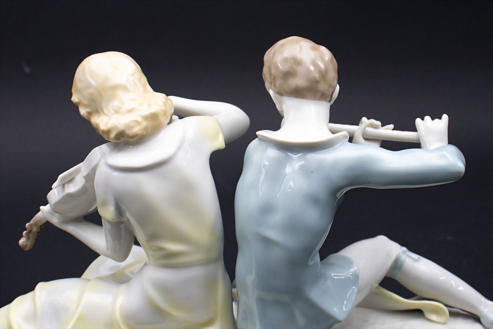 Figurenpaar 'Musikanten' / A figural pair of musicians, Carl Werner, Hutschenreuther, Selb, 1. ... - Bild 6 aus 9
