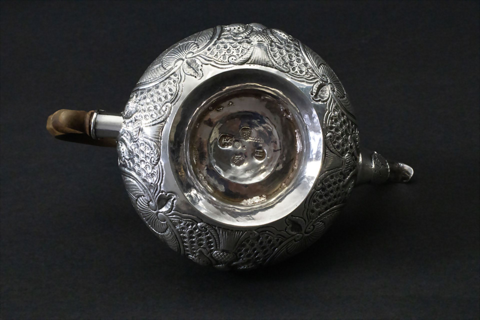 Teekanne / A silver tea pot, wohl Paulus Vermeulen, Harlem, 18. Jh. - Bild 6 aus 7