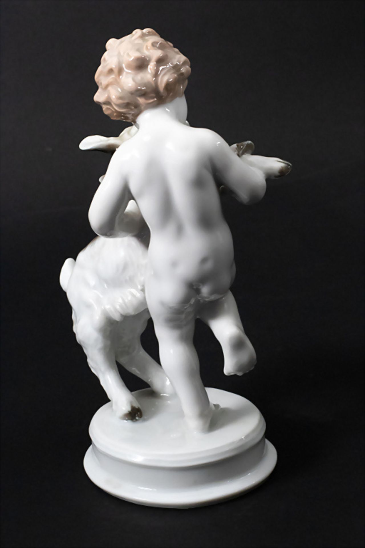 Figur 'Putto mit Ziege' / A figural group of a cherub with a kid, Max D.H. Fritz, Rosenthal, ... - Image 5 of 7