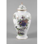 Meissen Deckelvase "Indische Blumenmalerei mit Vogel"