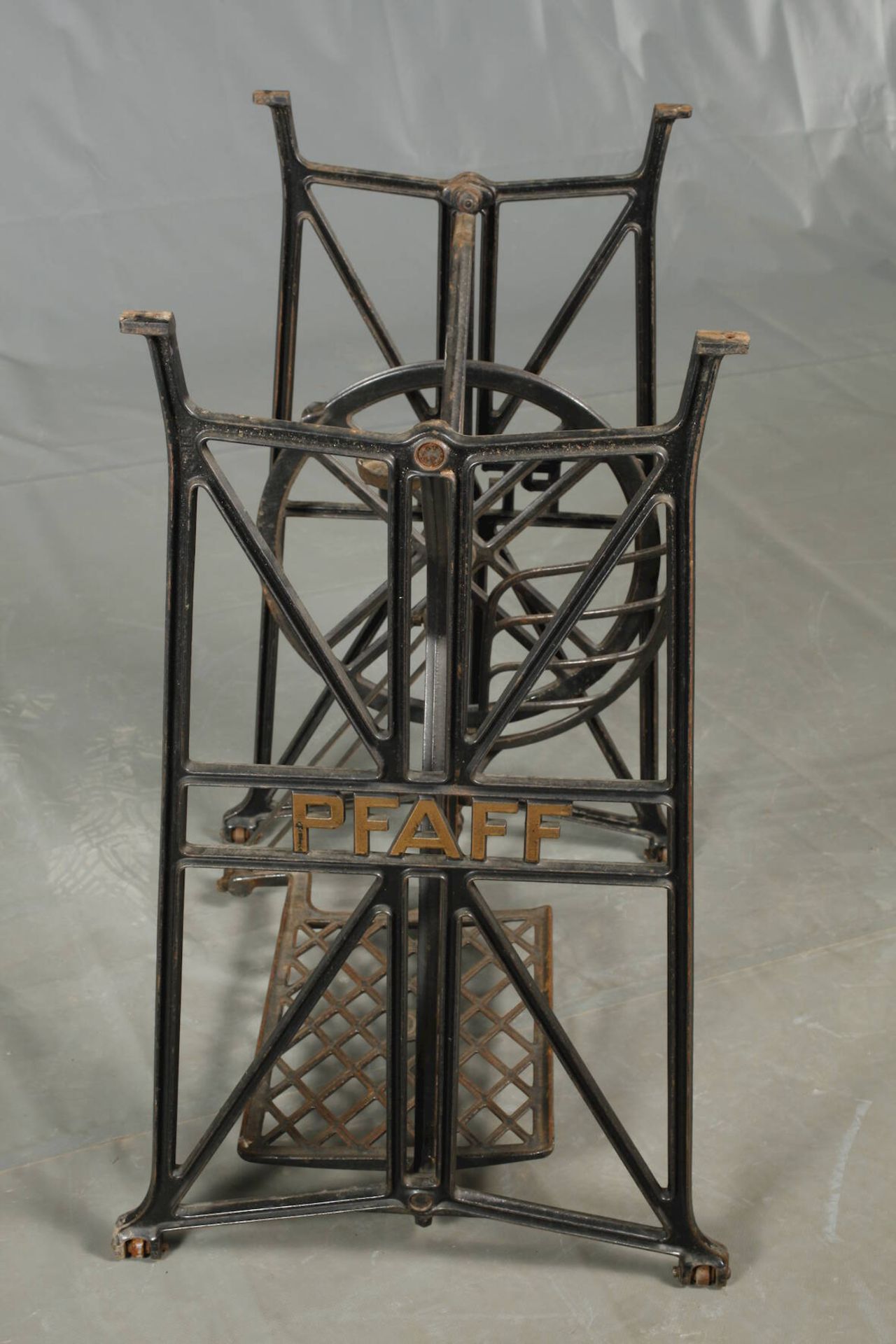 Nähmaschinengestell Modell Pfaff 31 - Bild 2 aus 3