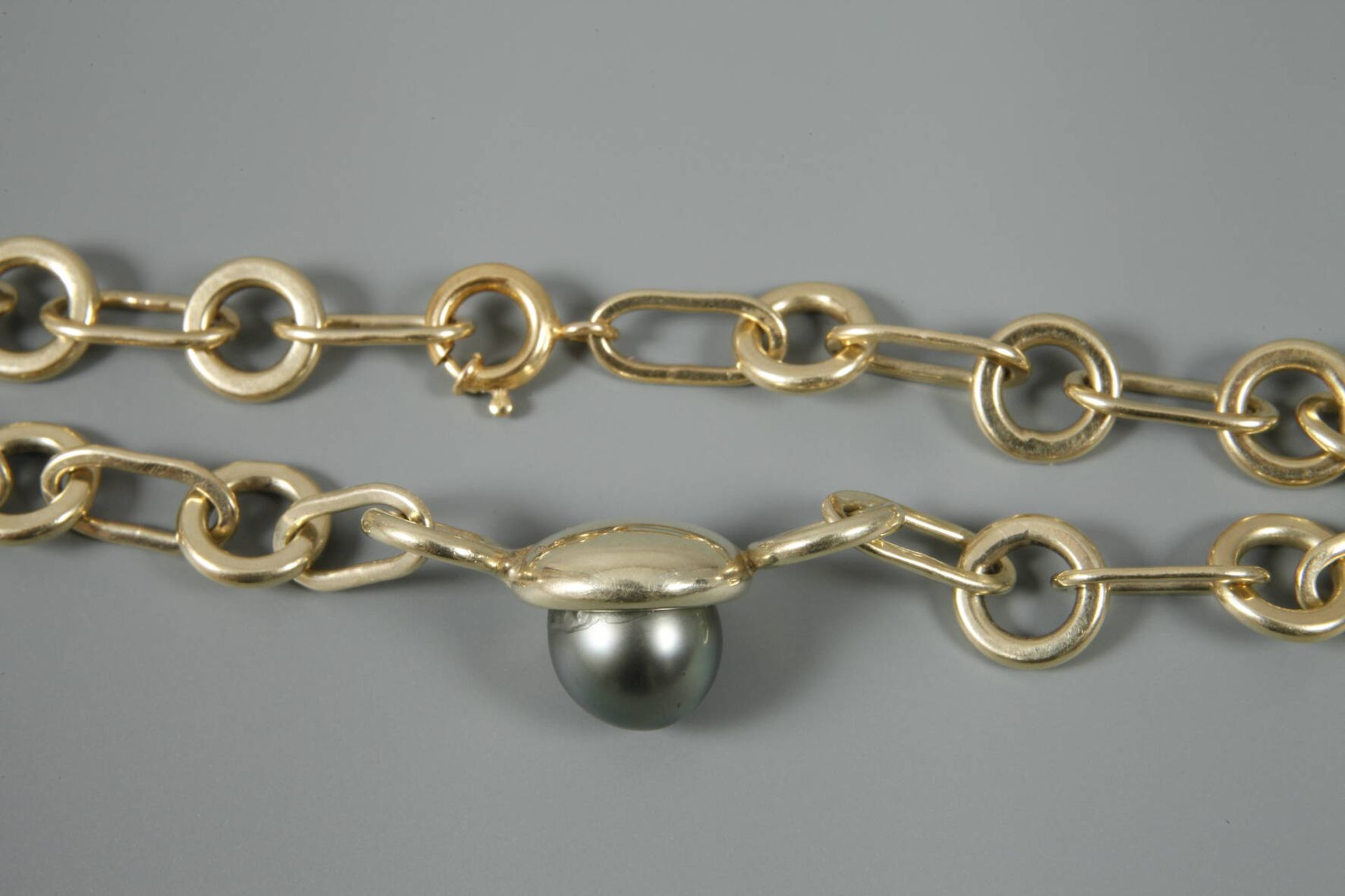 Armband mit grauer Perle - Image 2 of 2