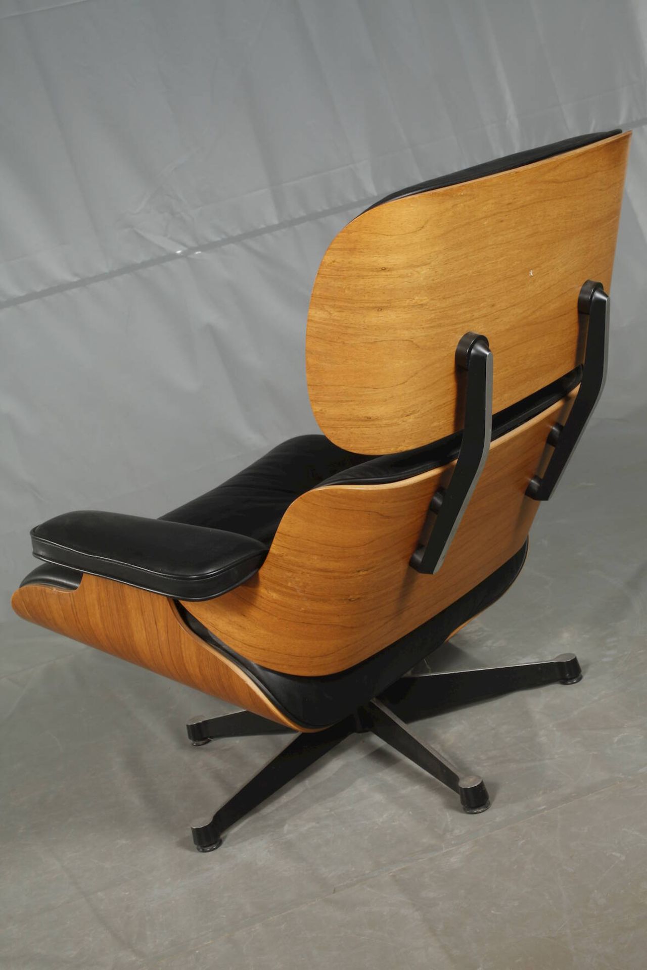 Eames Lounge Chair - Image 3 of 4