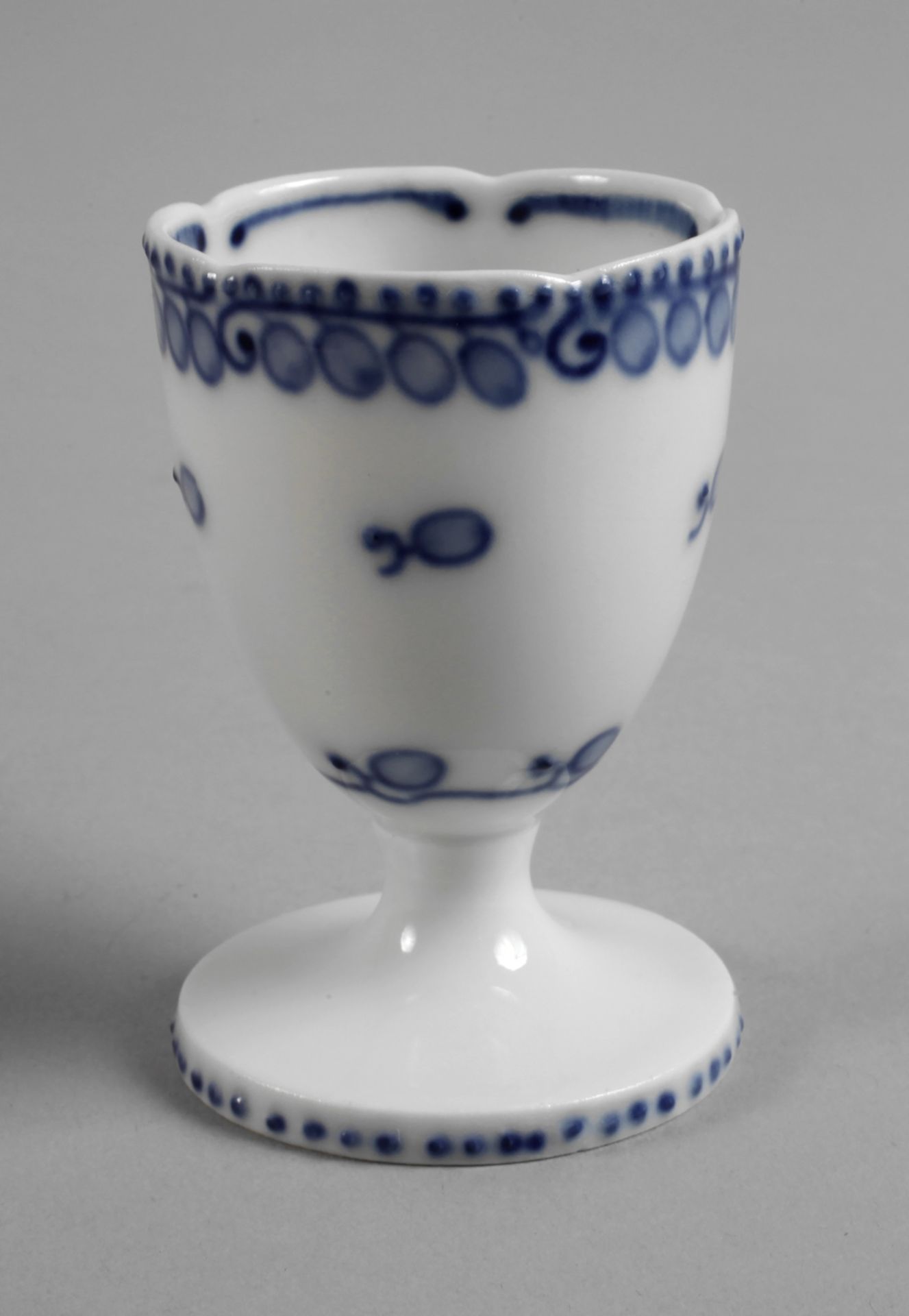 Meissen Eierbecher "Blaue Rispe"