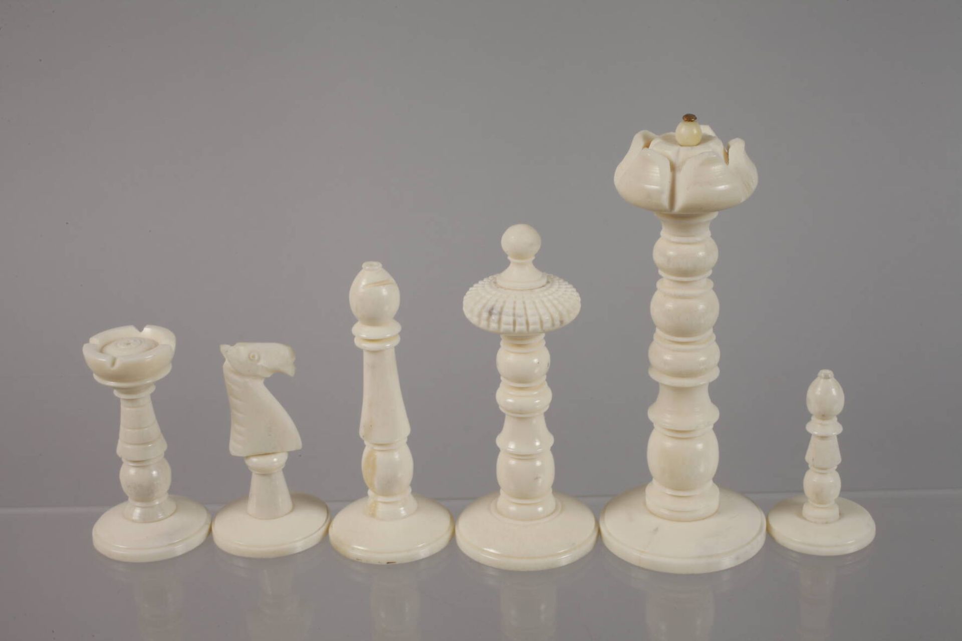 Schachspiel Bein - Bild 3 aus 4