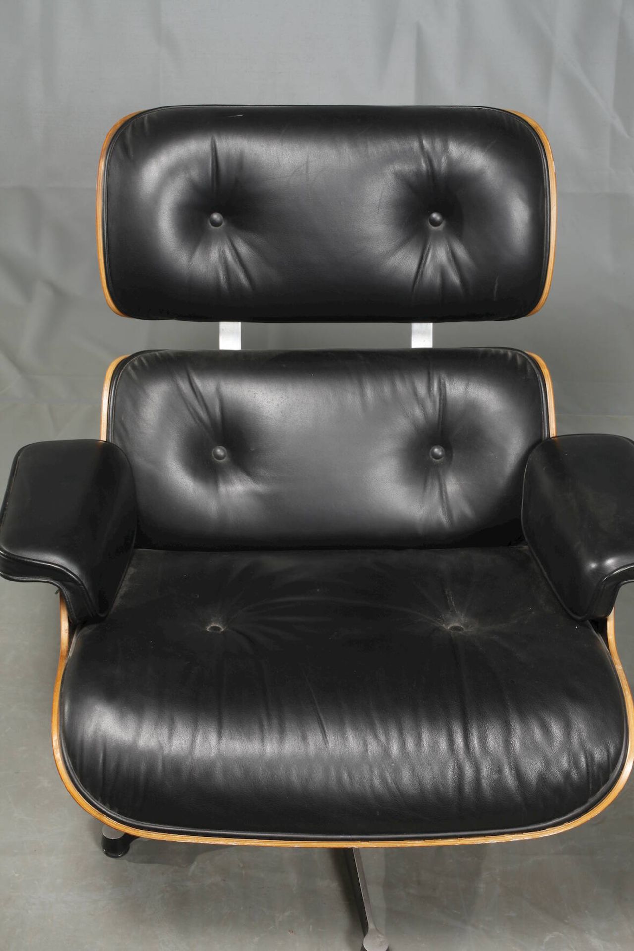 Eames Lounge Chair - Image 2 of 4