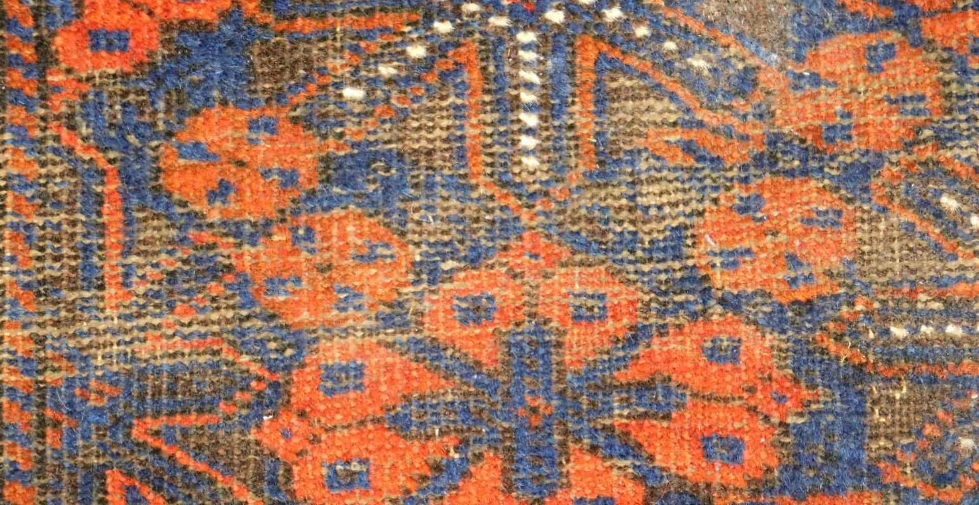 Belutsch Teppich mit Schneeflocken Muster. Antik. - Image 5 of 5