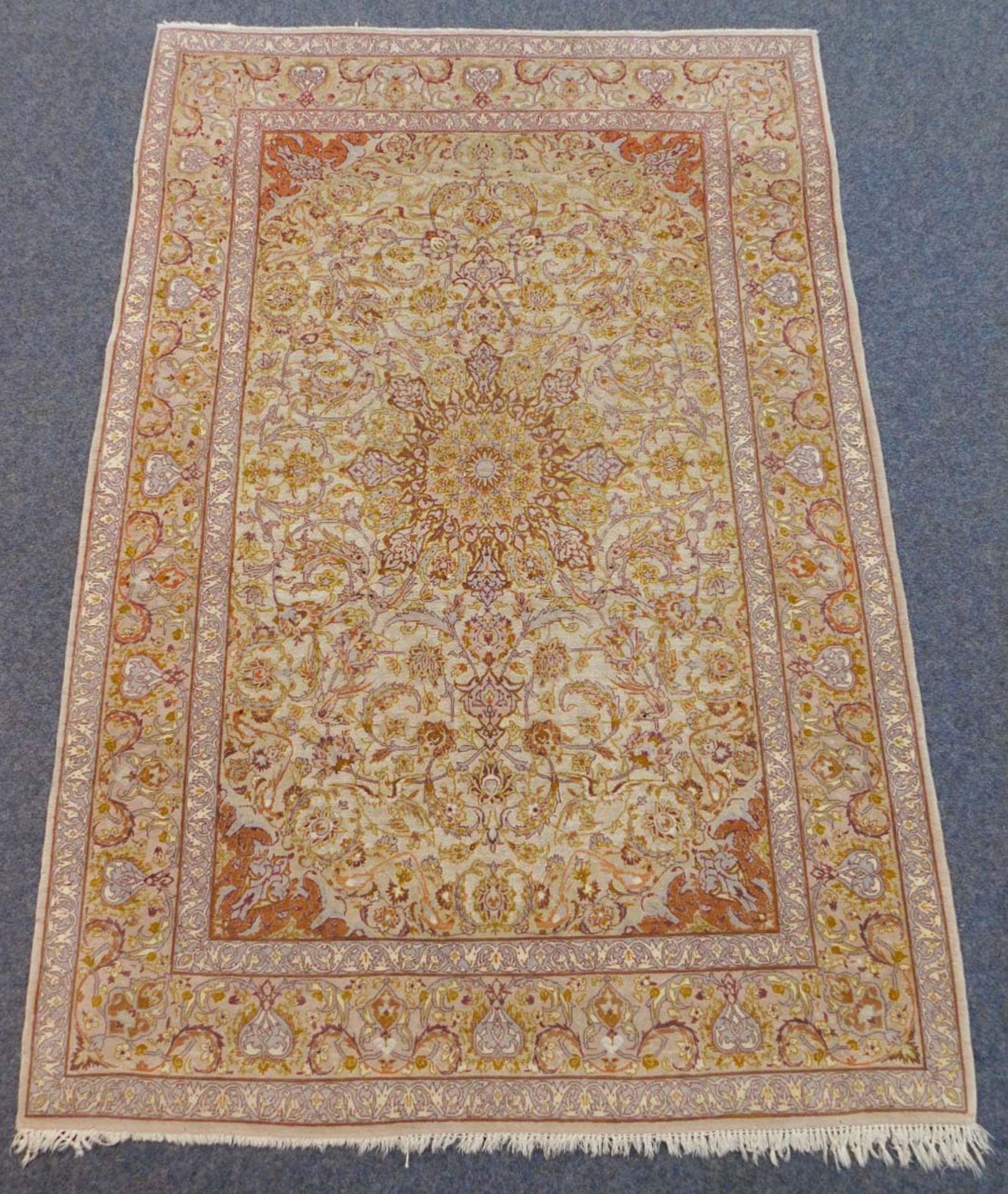 Isfahan Teppich. Sehr feine Knüpfung.