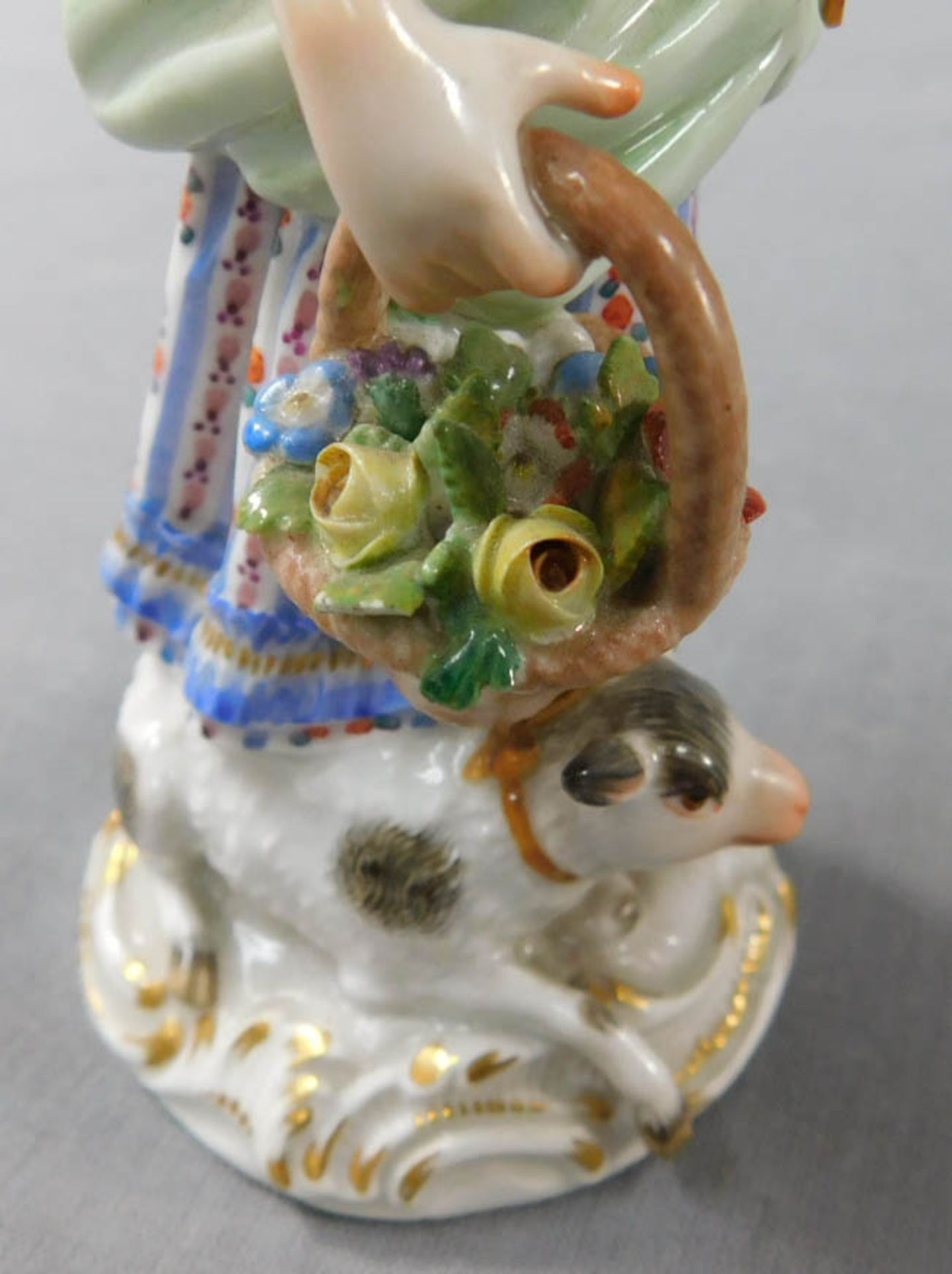 Meissen. Porzellan Figur. Blumenkind mit Schaf und Blumenkorb. - Bild 7 aus 11