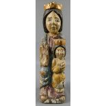 Holzskulptur. Die segnende Jungfrau Maria mit Jesuskind.