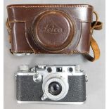 Leica IIIf, DRP mit Leica Ledertasche. Kamera.