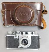 Leica IIIf, DRP mit Leica Ledertasche. Kamera.