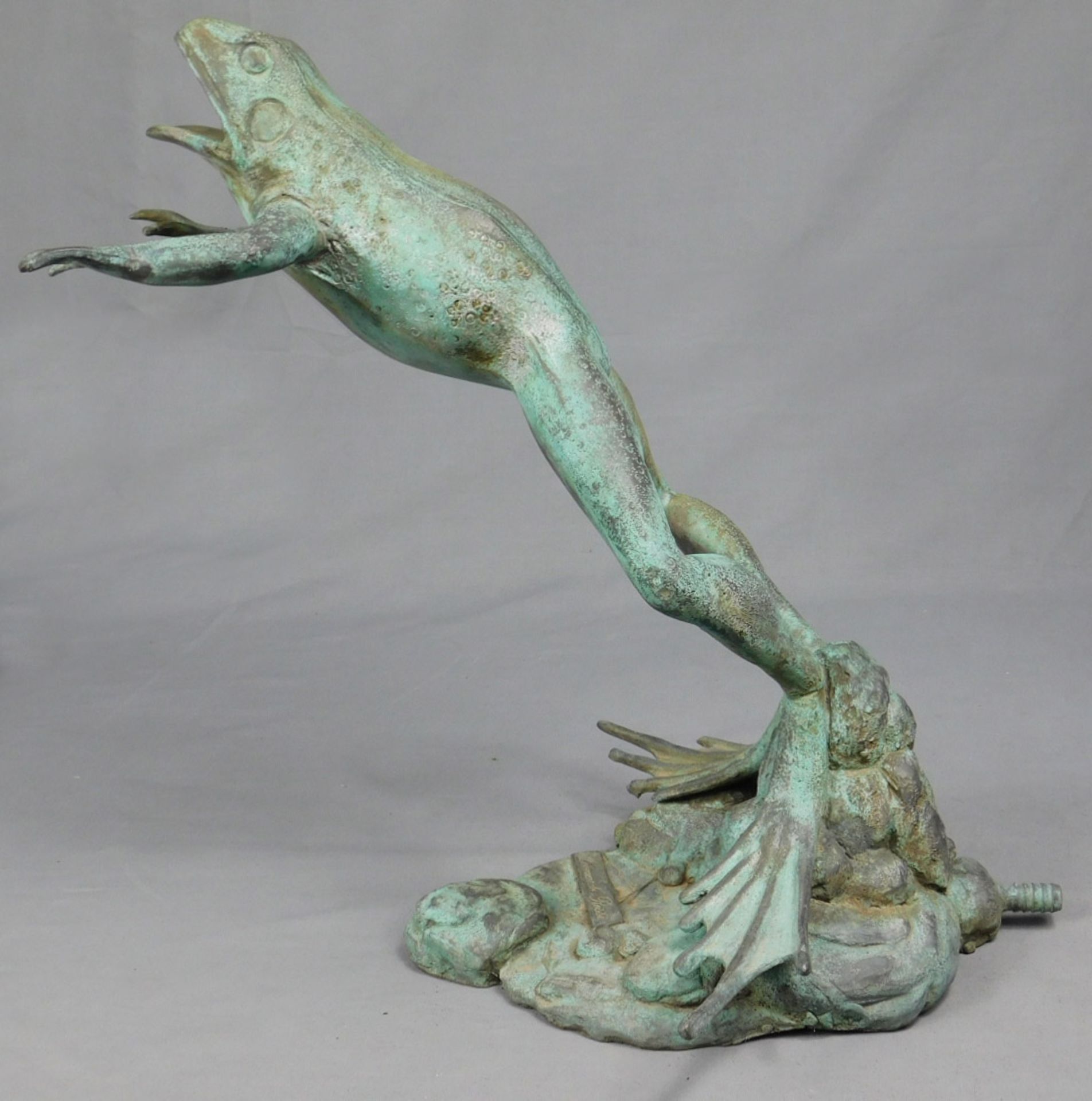 Leonardo ROSSI (XX). Frosch als Wasserspeier, Bronze. - Bild 3 aus 13