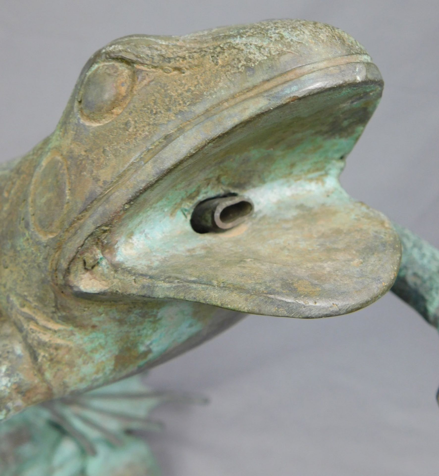 Leonardo ROSSI (XX). Frosch als Wasserspeier, Bronze. - Bild 8 aus 13