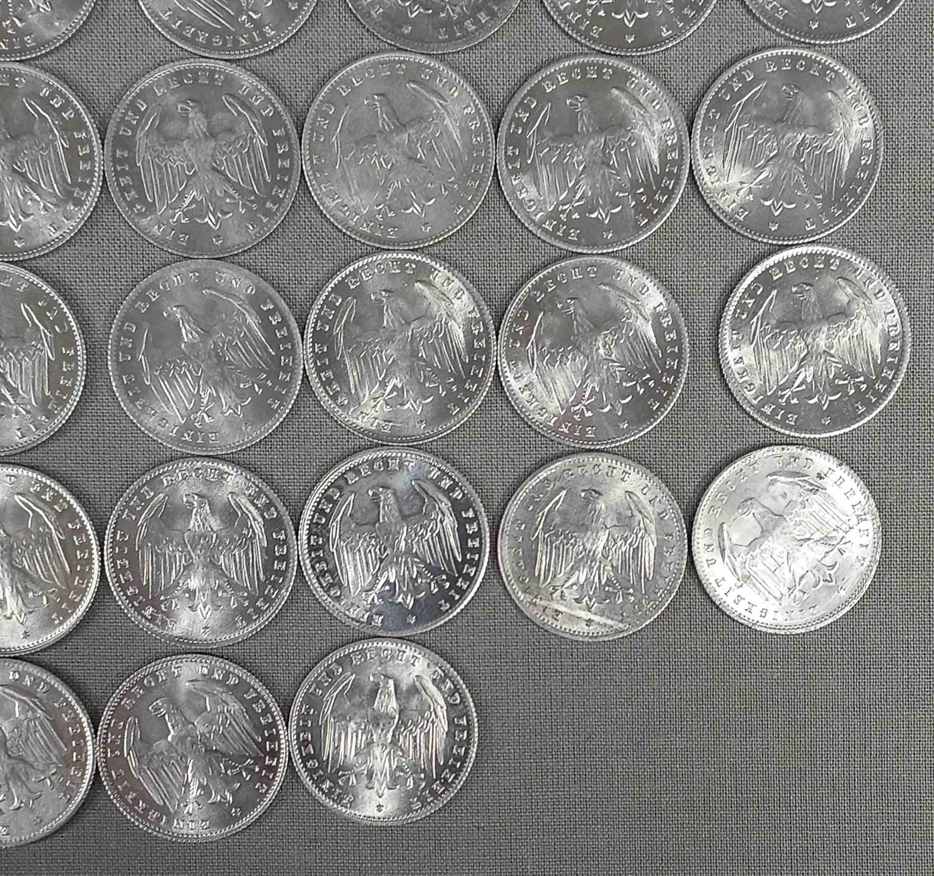 85 Aluminiummünzen. Inflationsgeld 200 Reichsmark. - Image 13 of 17